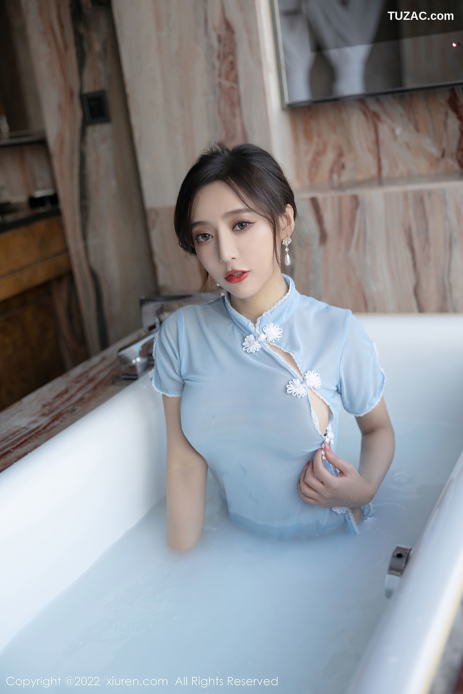 XiuRen秀人网-4581-王馨瑶Yanni-户外性感蓝色长裙浴室轻透服饰-2022.02.14