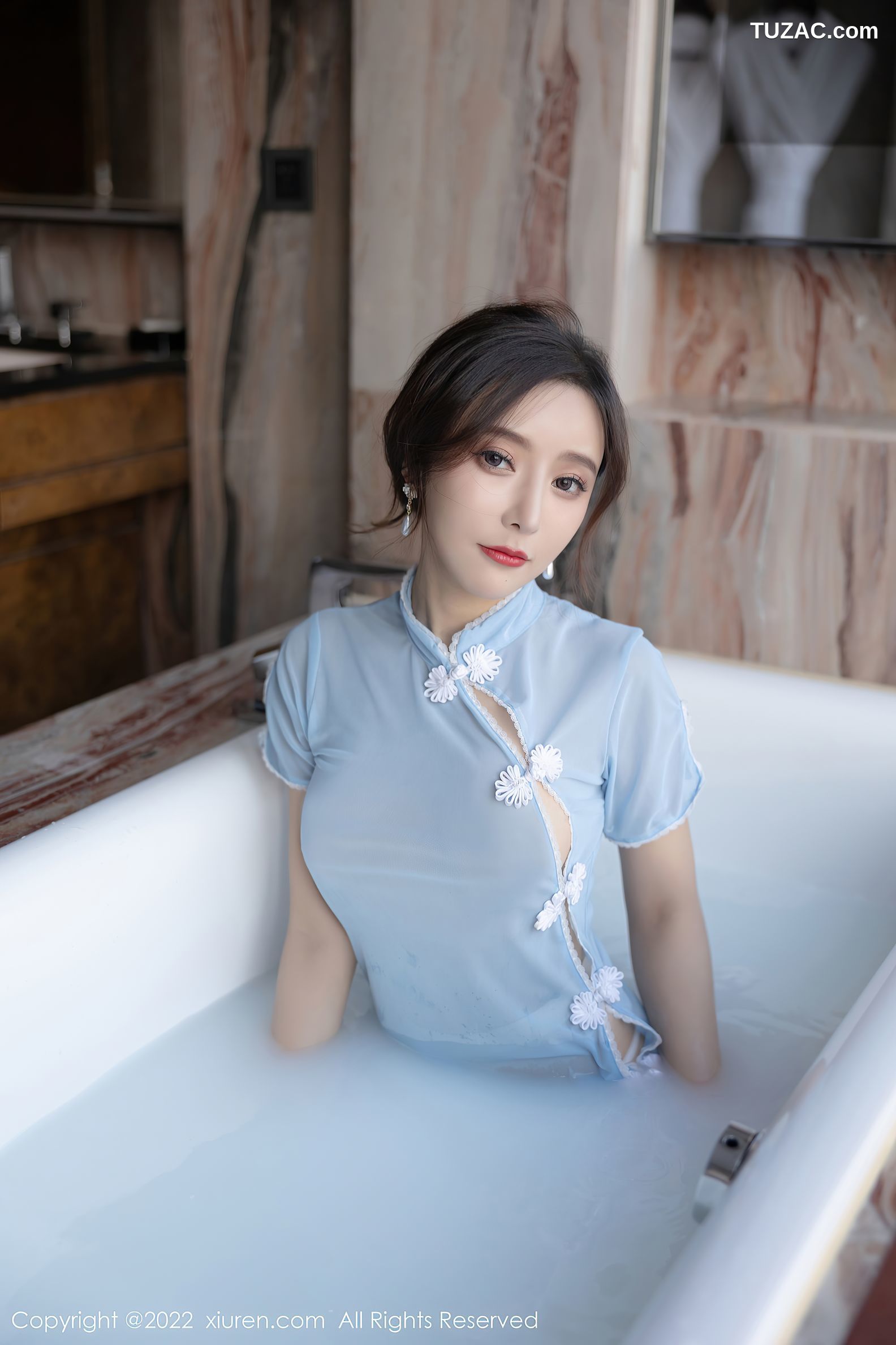 XiuRen秀人网-4581-王馨瑶Yanni-户外性感蓝色长裙浴室轻透服饰-2022.02.14