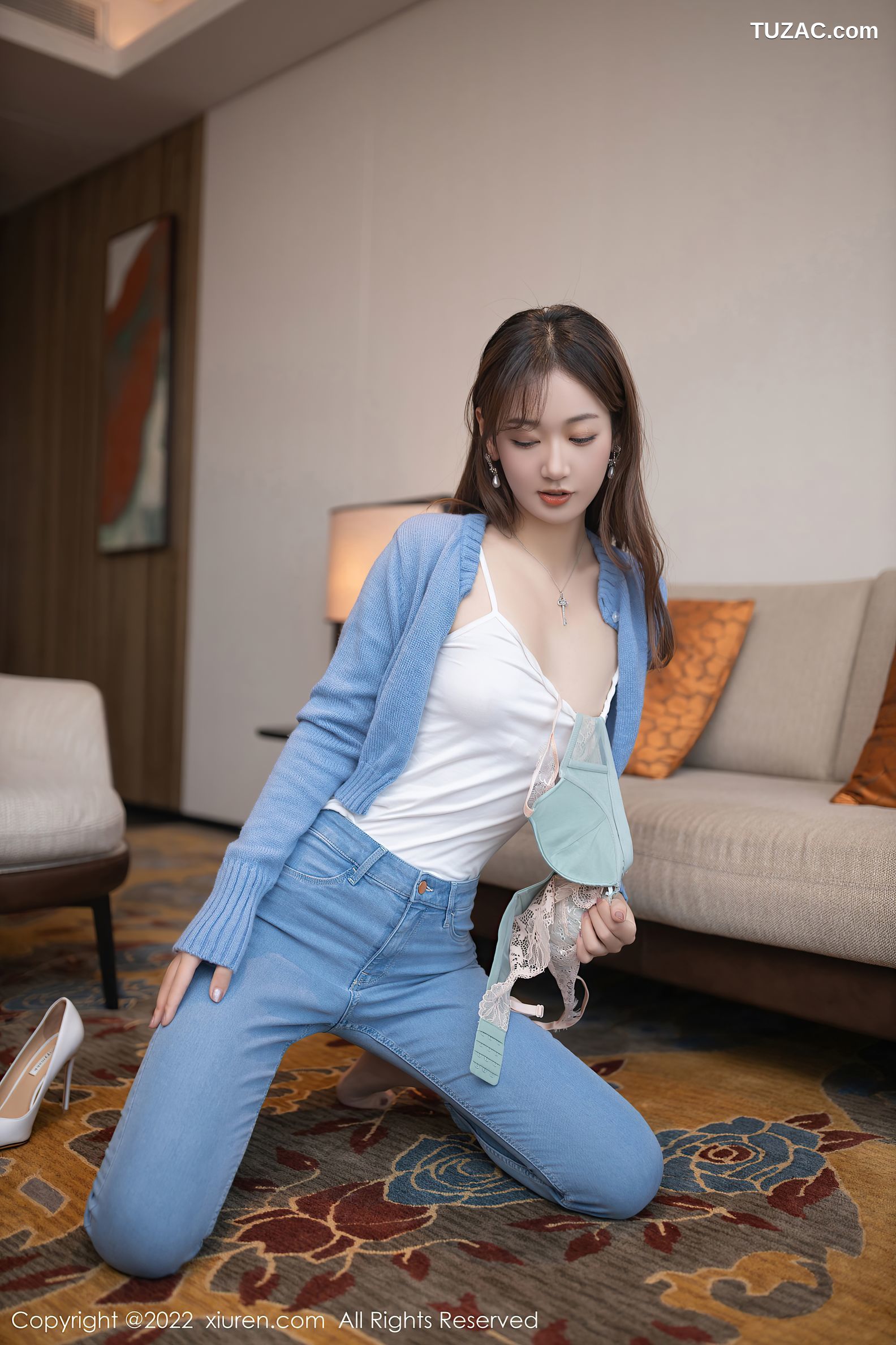XiuRen秀人网-4582-唐安琪-小学妹角色扮演轻透白色上衣牛仔裤-2022.02.14