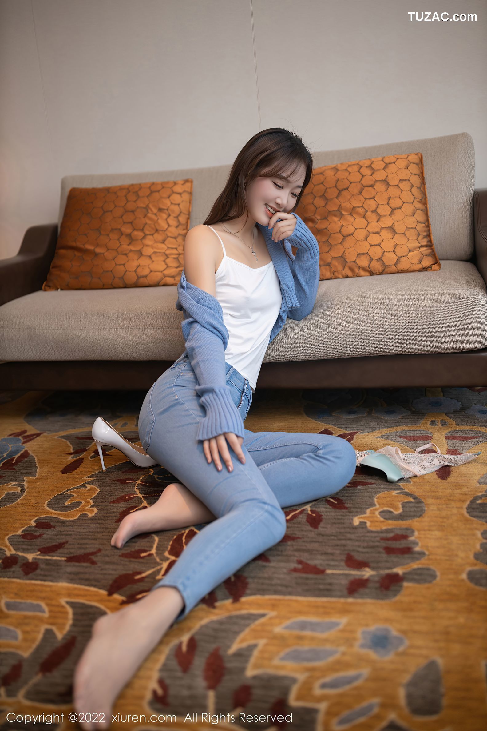 XiuRen秀人网-4582-唐安琪-小学妹角色扮演轻透白色上衣牛仔裤-2022.02.14