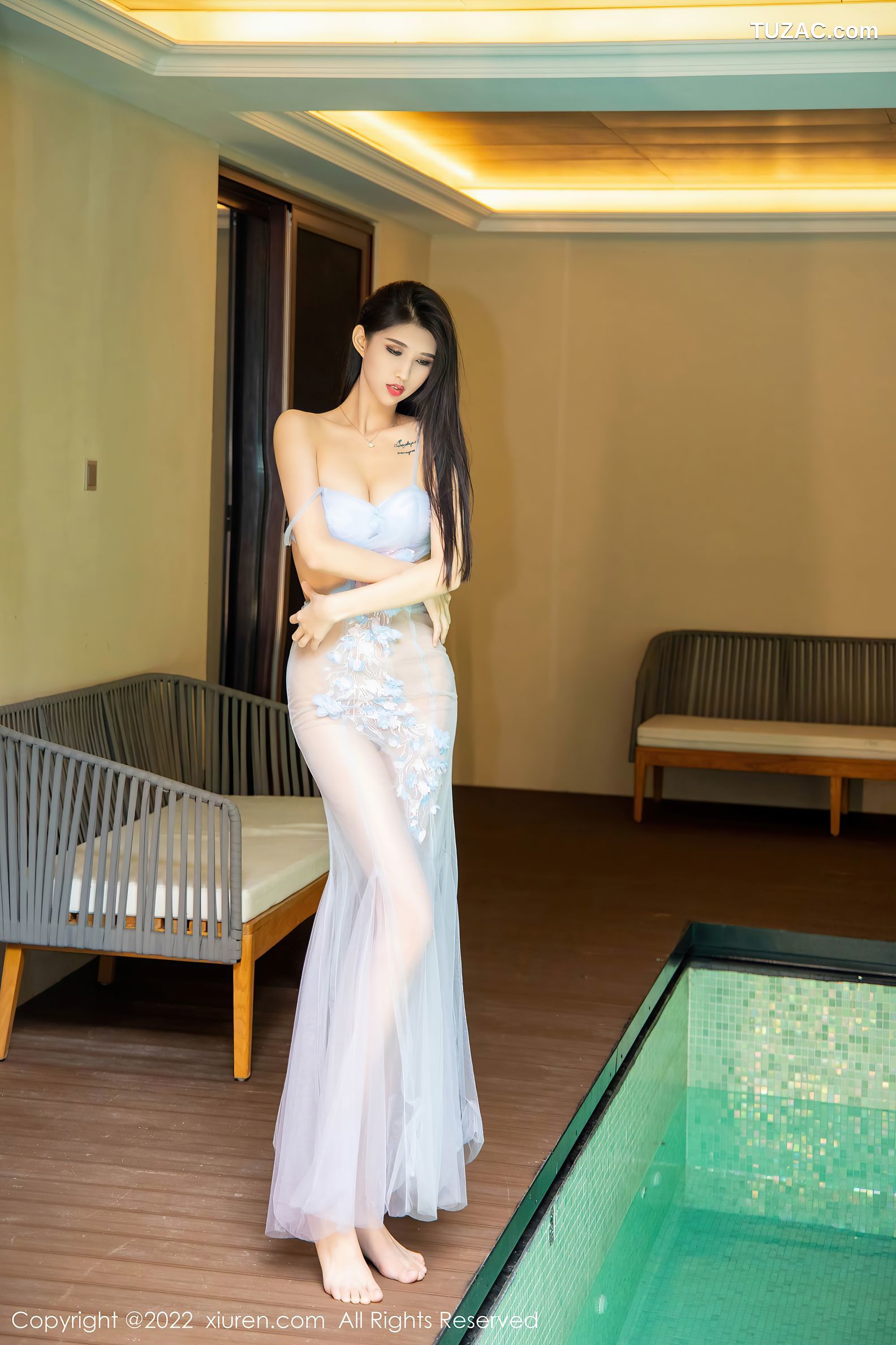 XiuRen秀人网-4588-葛征-净高184cm-三亚旅拍泳池里性感透纱长裙半撩-2022.02.16
