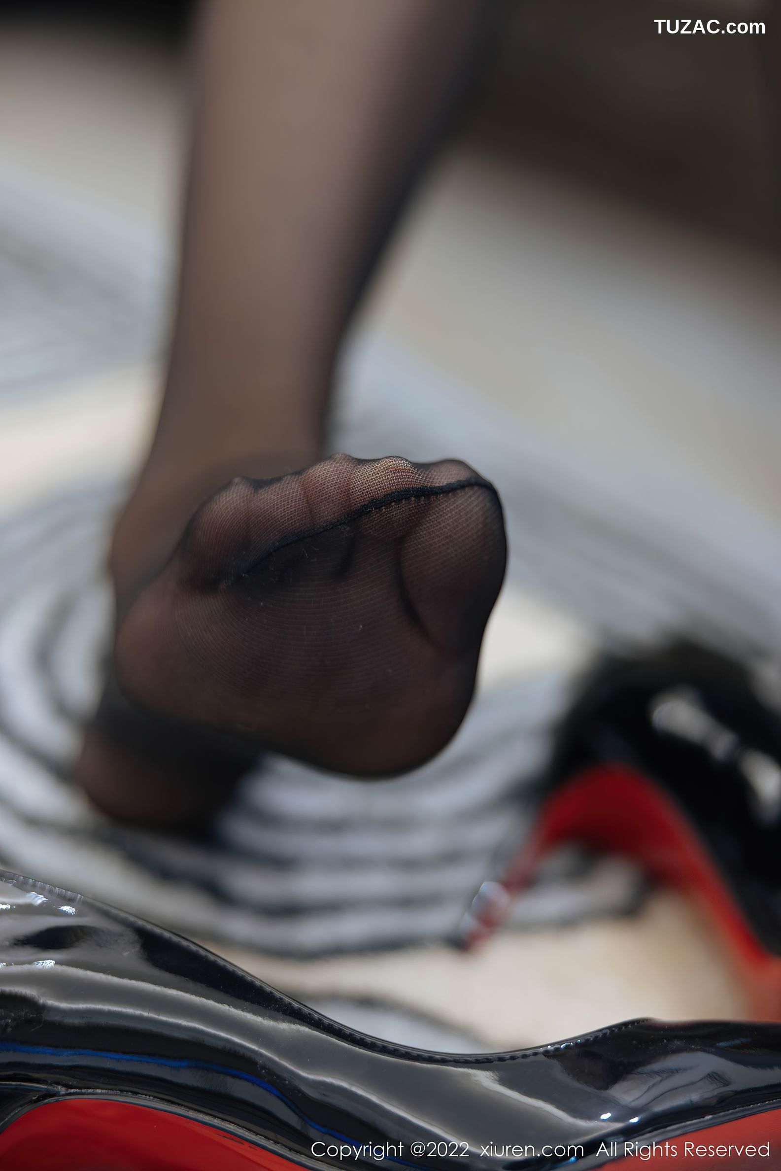 XiuRen秀人网-4596-可樂Vicky-黑色皮质连衣裙超薄黑丝-2022.02.17