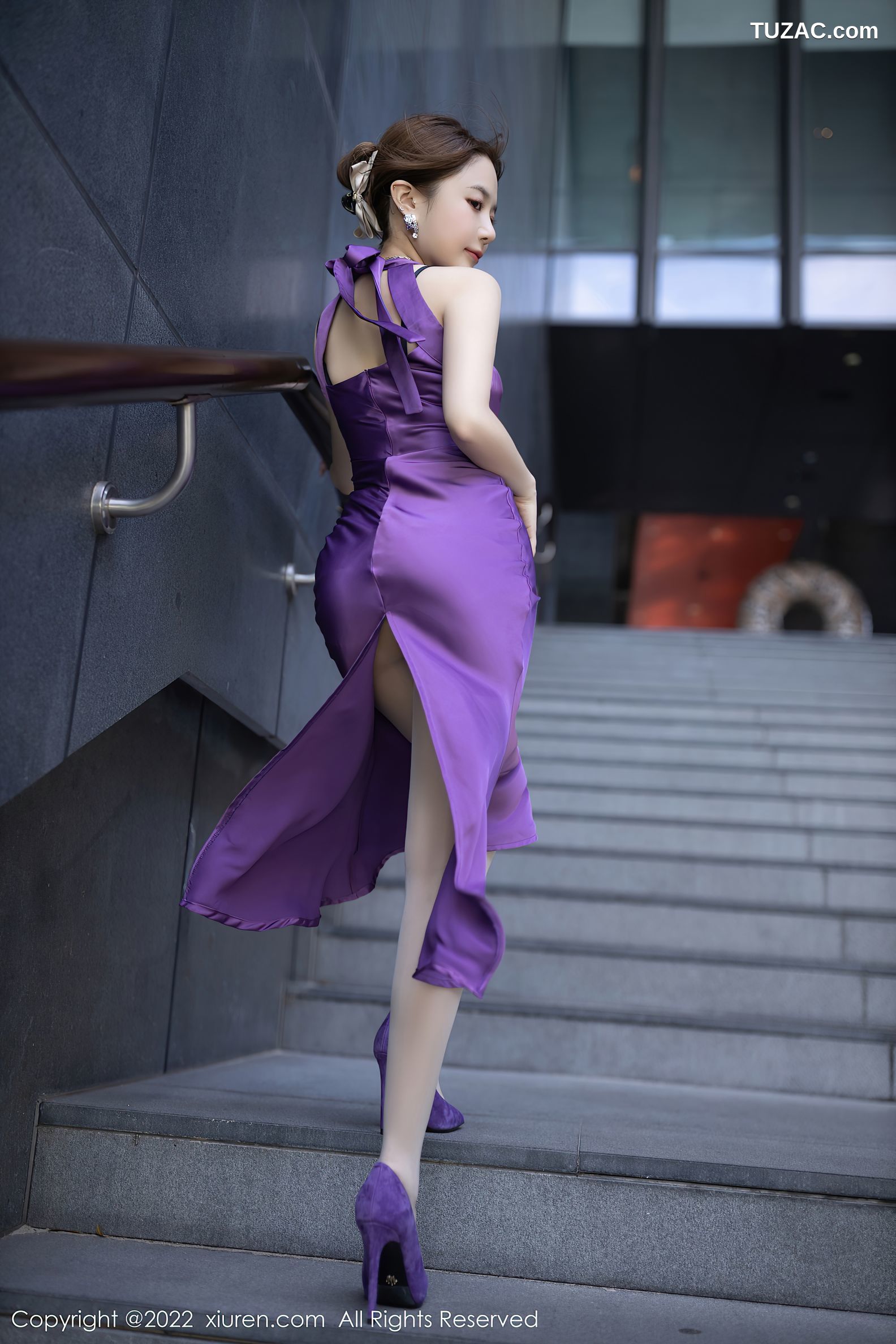 XiuRen秀人网-4607-鱼子酱Fish-三亚旅拍紫色连衣长裙诱人原色丝袜-2022.02.18