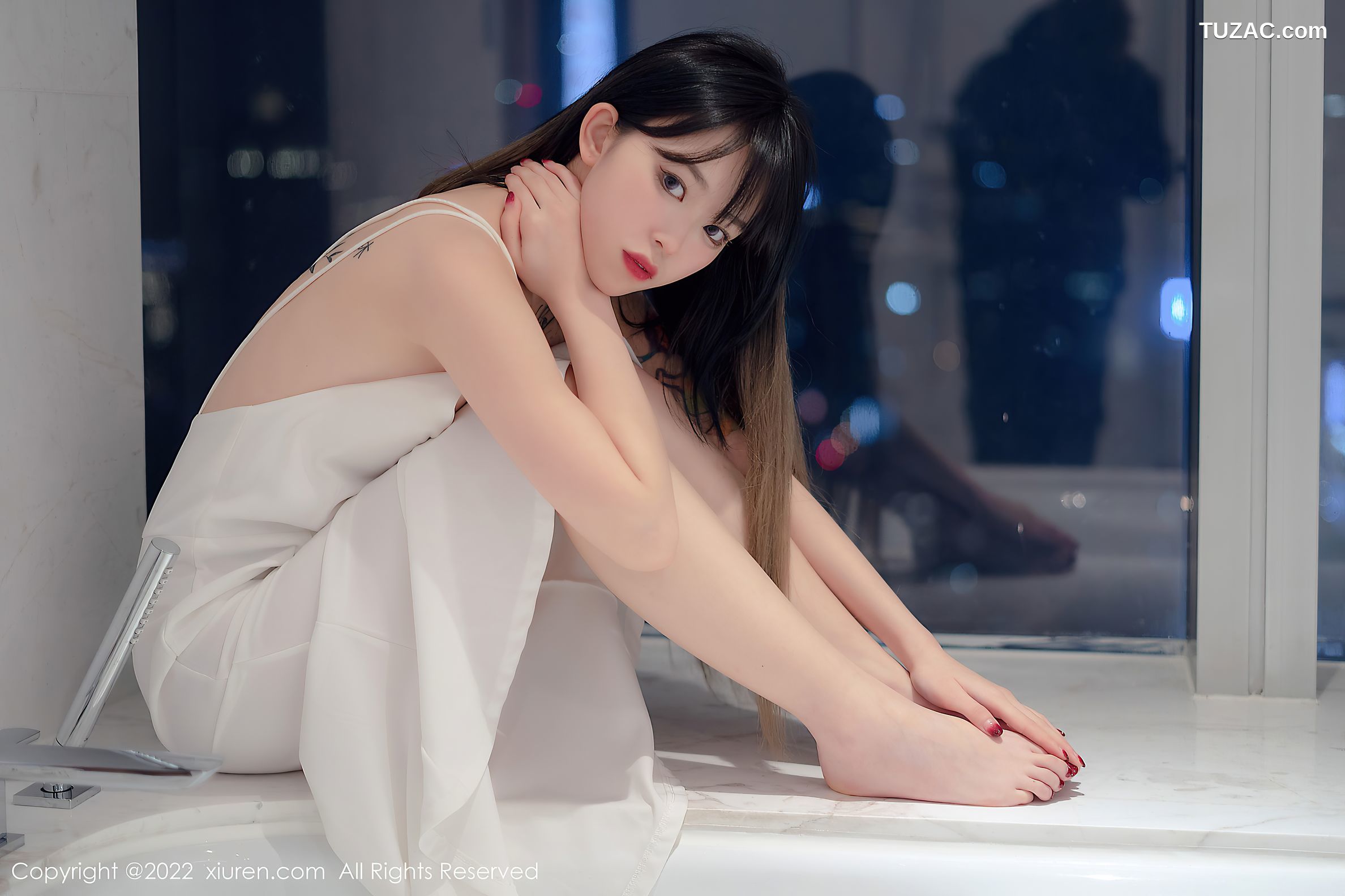 XiuRen秀人网-4611-奶瓶-浴室白色轻透薄纱吊带长裙-2022.02.21