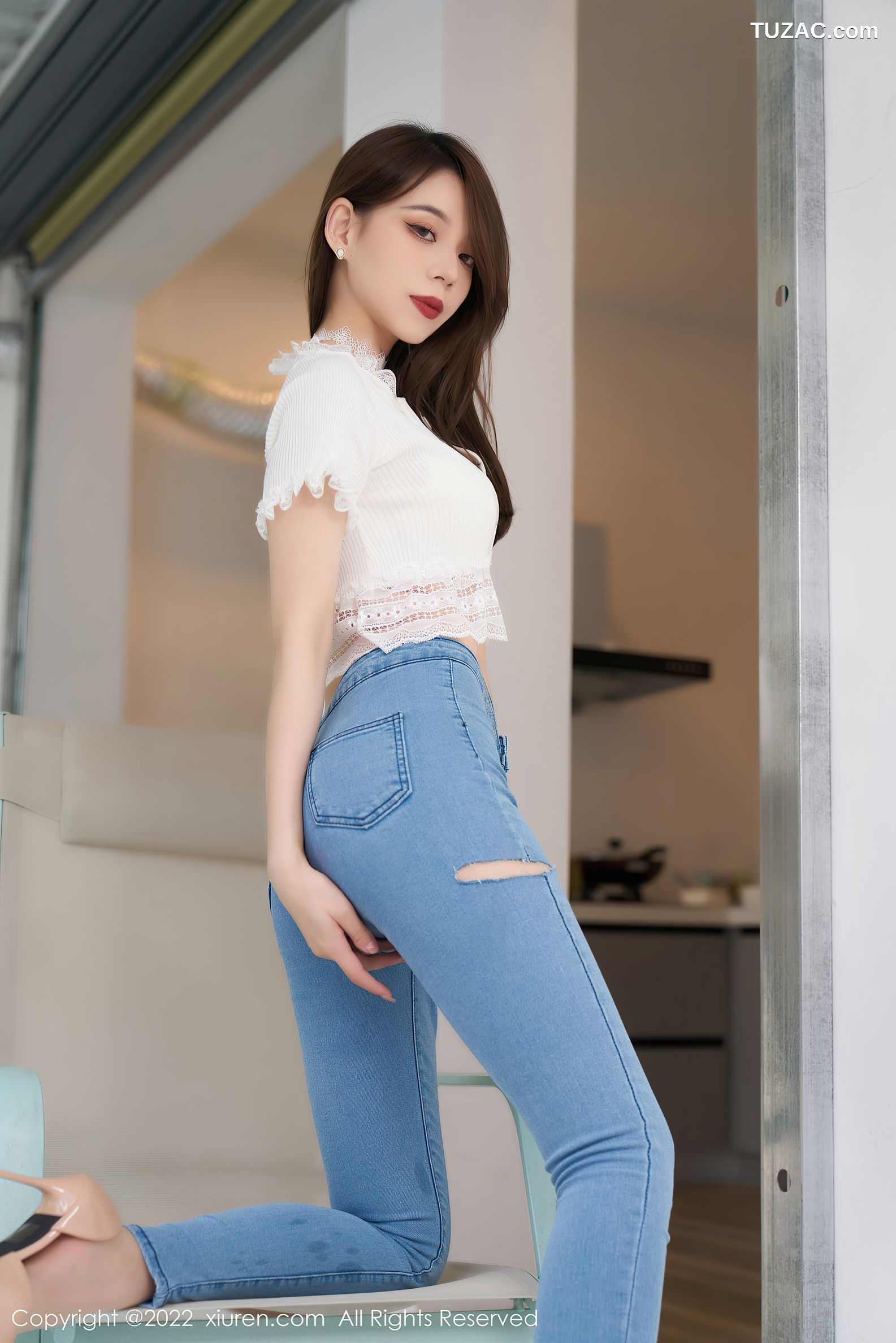 XiuRen秀人网-4633-言沫-牛仔裤白色蕾丝内衣-2022.02.24