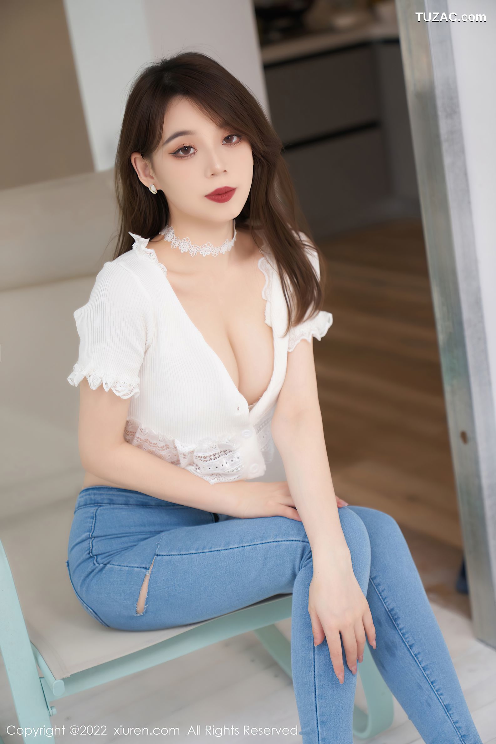 XiuRen秀人网-4633-言沫-牛仔裤白色蕾丝内衣-2022.02.24