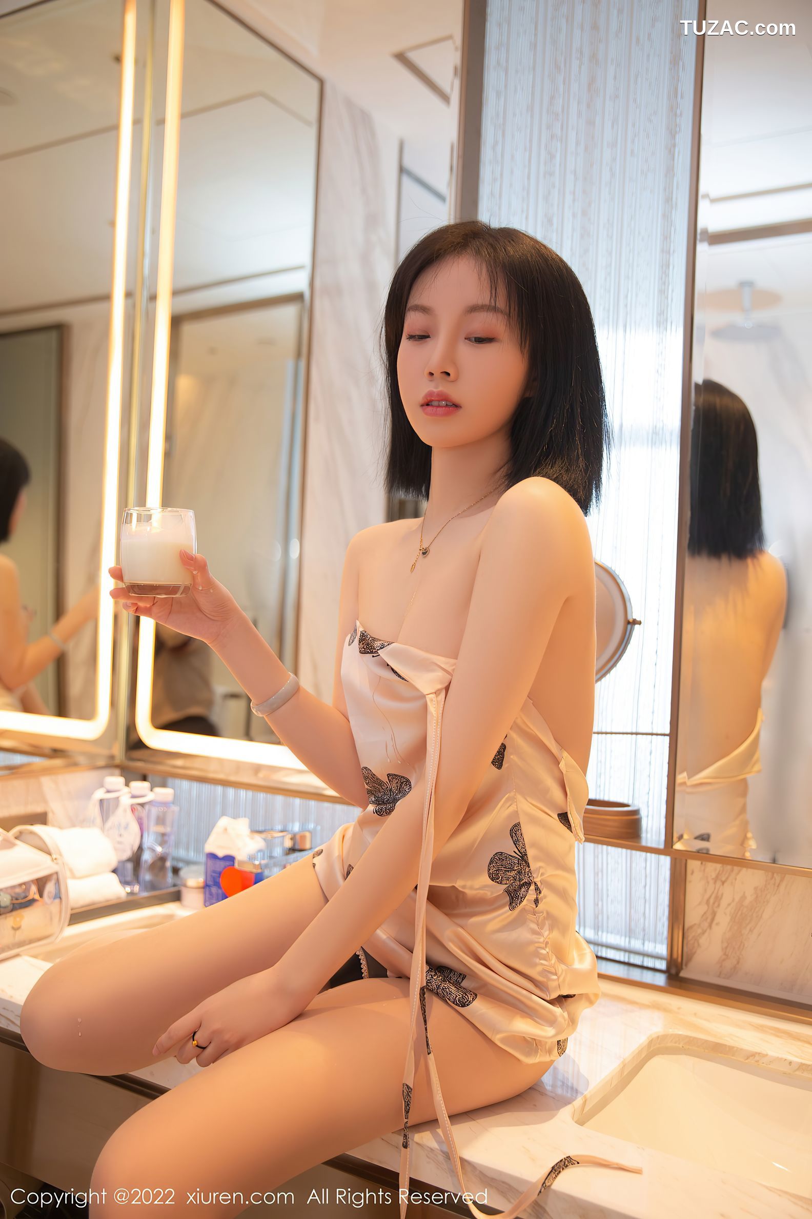 XiuRen秀人网-4635-一颗甜蛋黄a-深V吊带裙肉丝裤袜惹火-2022.02.24