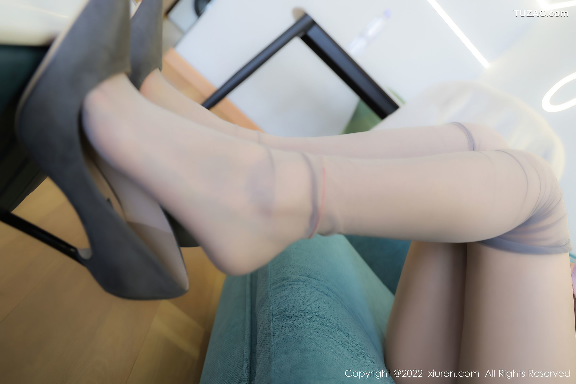 XiuRen秀人网-4637-汐汐Baby-三亚旅拍-淡紫套装性感内衣原色丝袜-2022.02.25