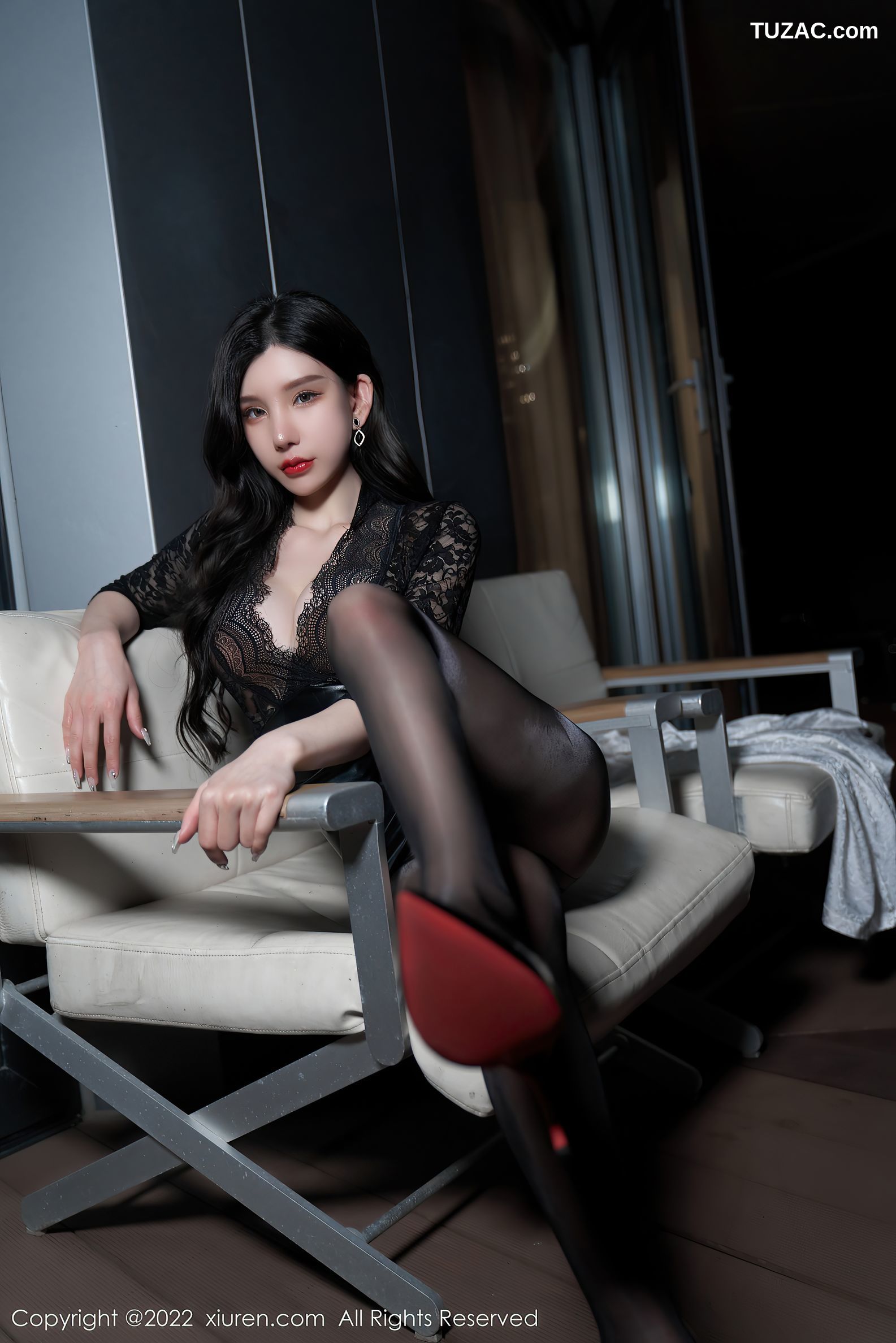 XiuRen秀人网-4641-周于希Sally-三亚旅拍黑色轻透上衣黑丝-2022.02.25