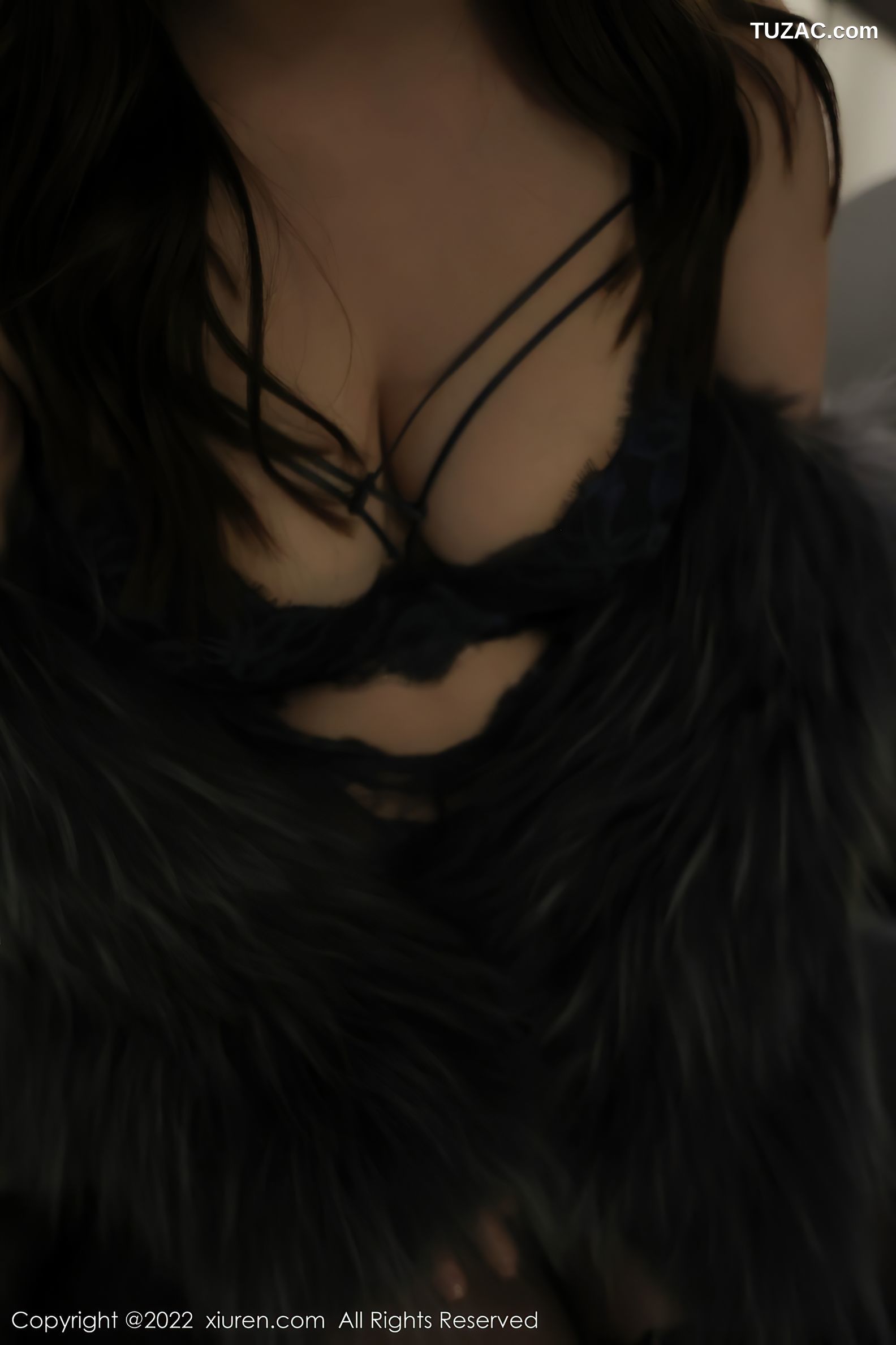 XiuRen秀人网-4644-豆瓣酱-深色皮草黑色缕空内衣蕾丝袜丰满-2022.02.28