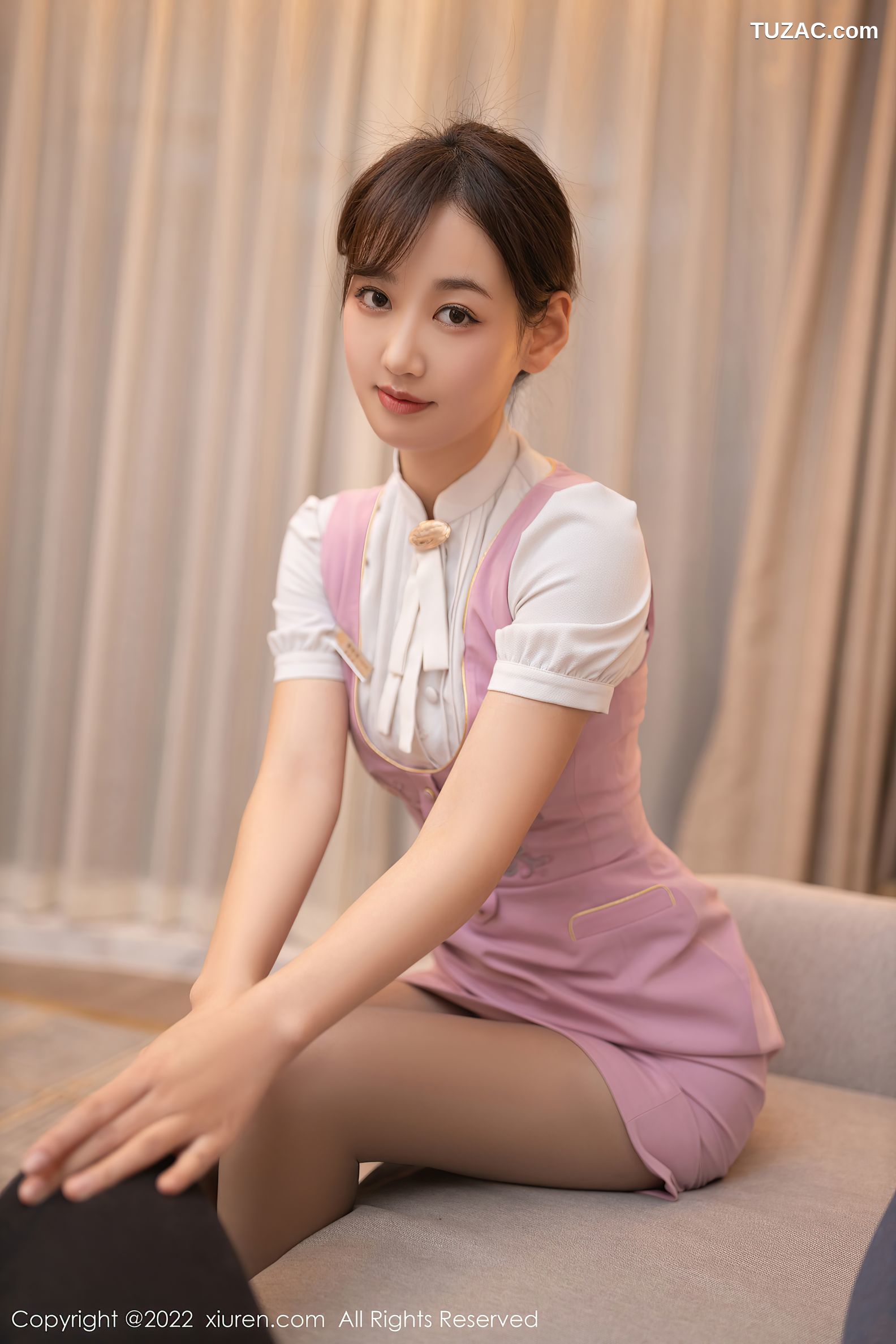 XiuRen秀人网-4647-唐安琪-珠三角旅拍空姐角色扮演淡粉色内衣丝袜-2022.02.28