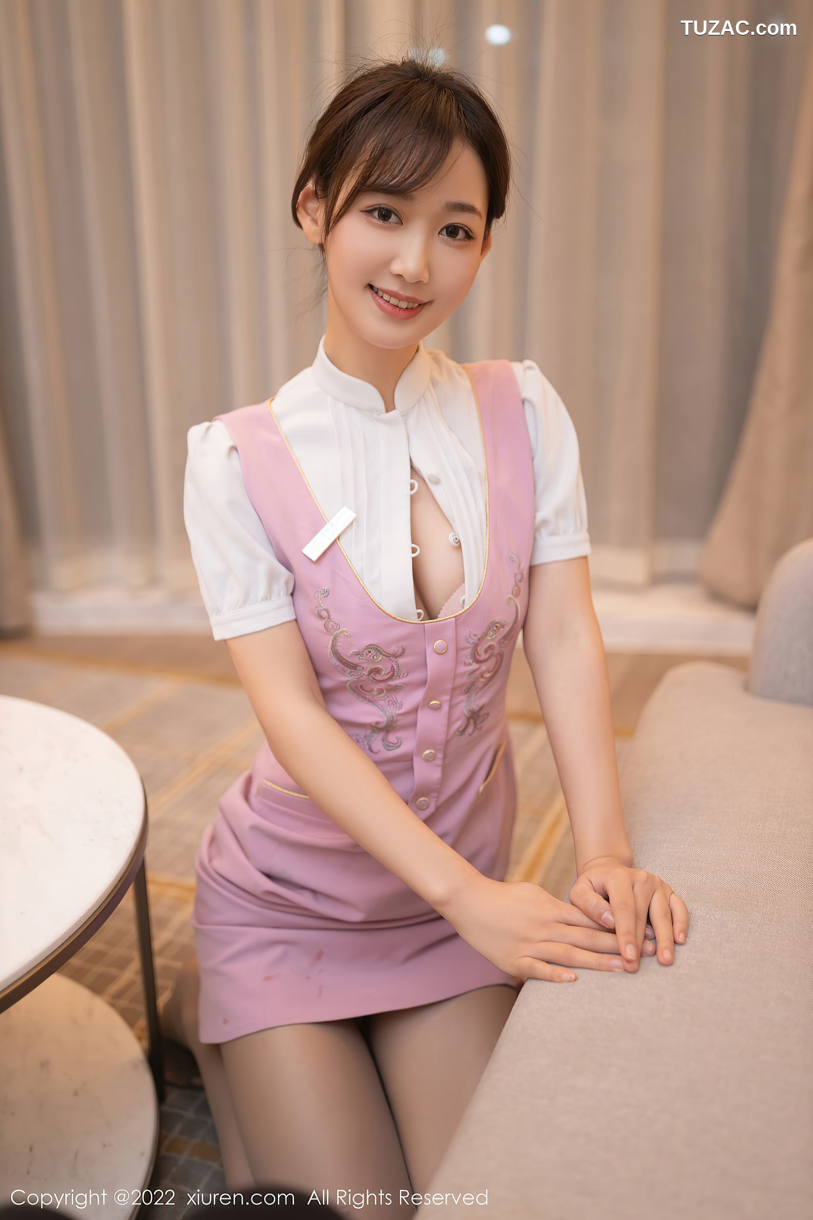 XiuRen秀人网-4647-唐安琪-珠三角旅拍空姐角色扮演淡粉色内衣丝袜-2022.02.28