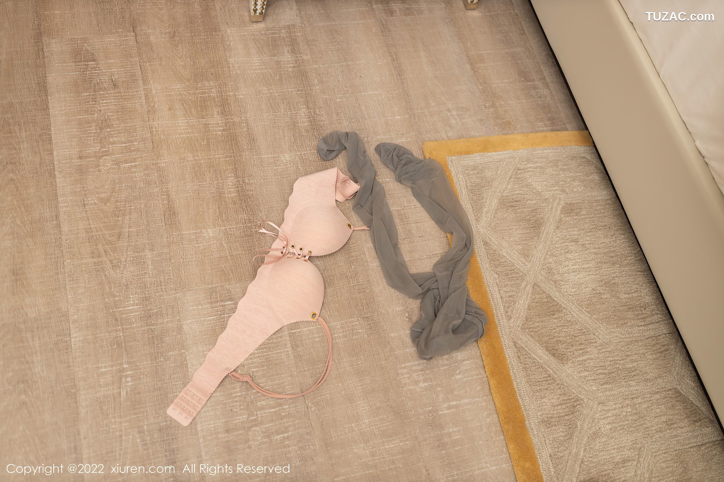 XiuRen秀人网-4647-唐安琪-珠三角旅拍空姐角色扮演淡粉色内衣丝袜-2022.02.28