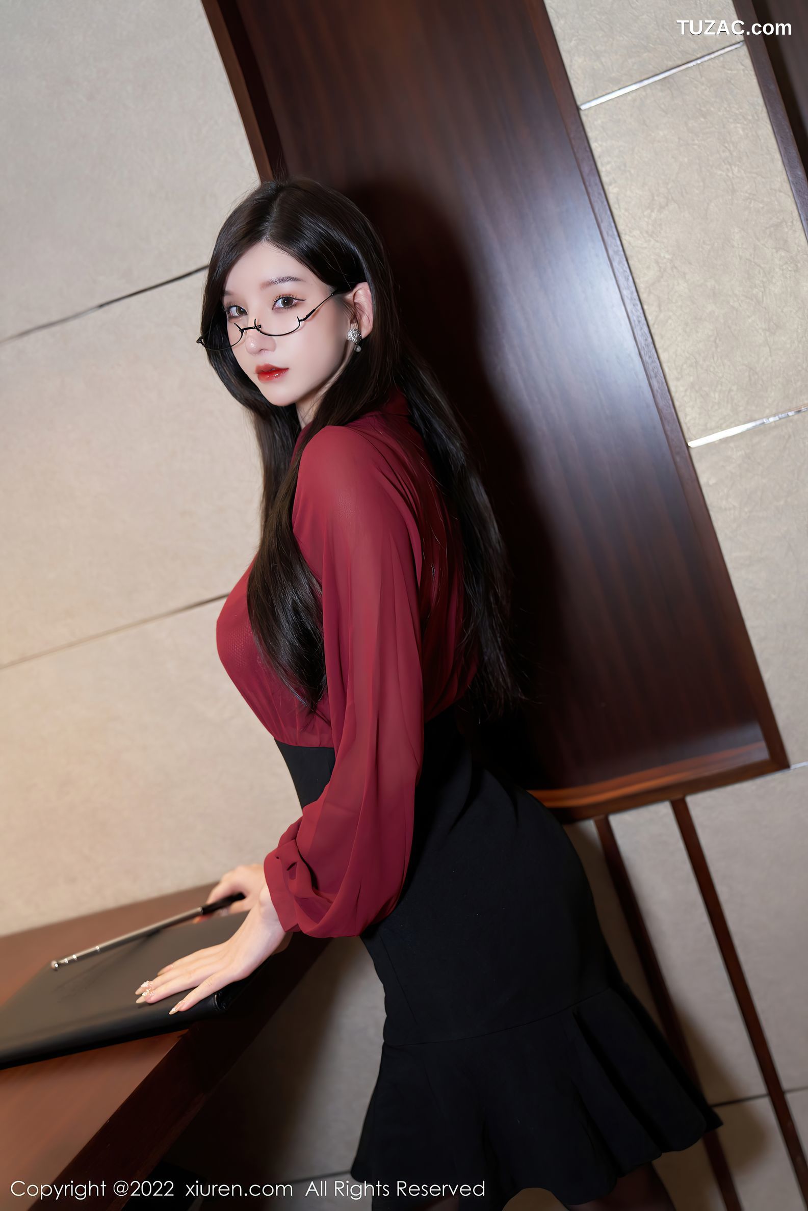 XiuRen秀人网-4659-周于希Sally-红色轻透上衣黑短裙蕾丝内衣-2022.03.02