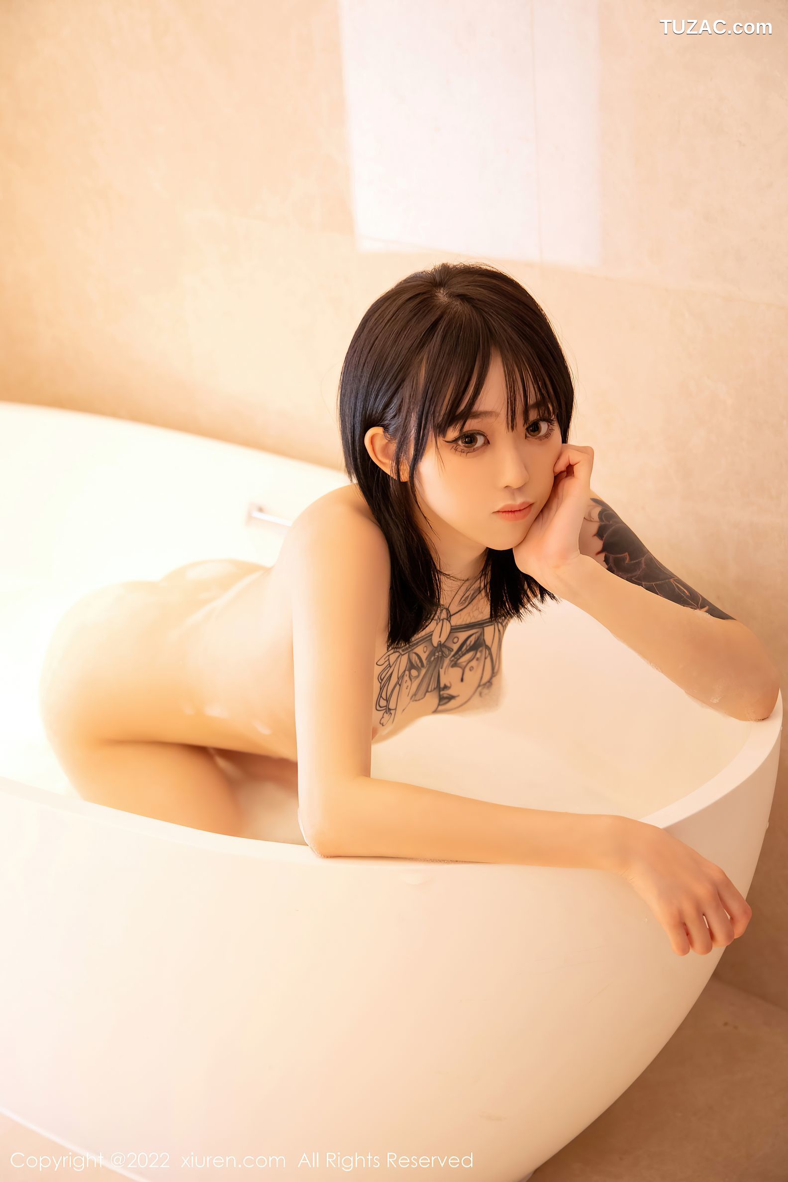 XiuRen秀人网-4664-奶瓶-酒店浴缸场景性感灰睡袍性感美背迷人-2022.03.03