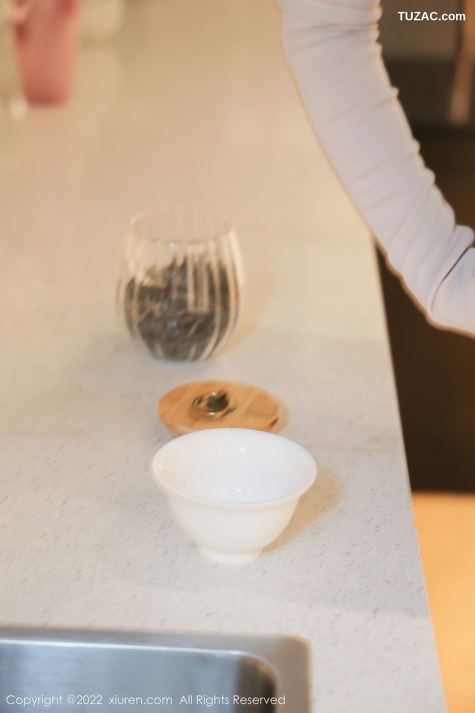 XiuRen秀人网-4671-汐汐Baby-三亚旅拍-酒店场景轻透上衣吊带裙-2022.03.04