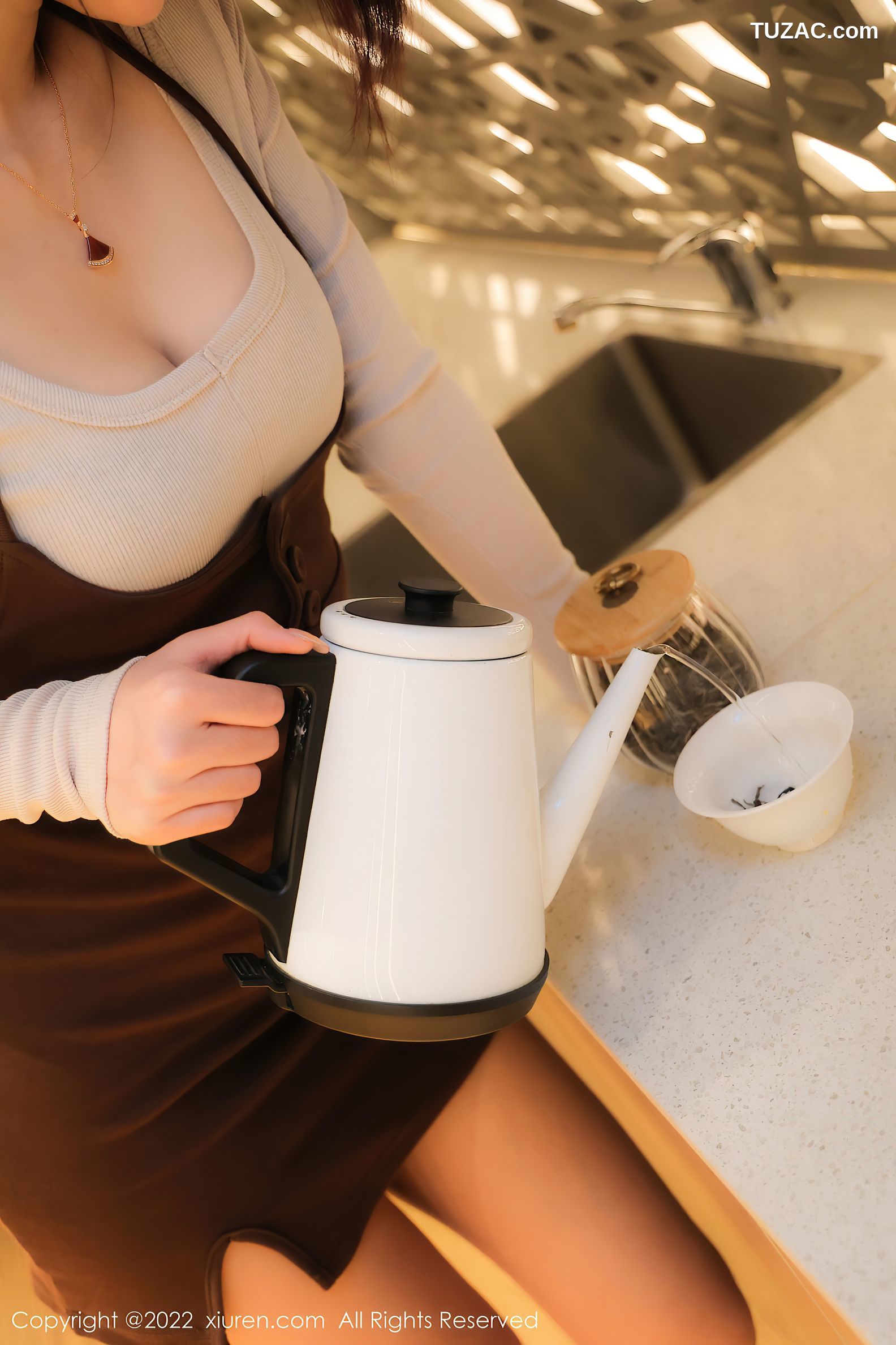 XiuRen秀人网-4671-汐汐Baby-三亚旅拍-酒店场景轻透上衣吊带裙-2022.03.04