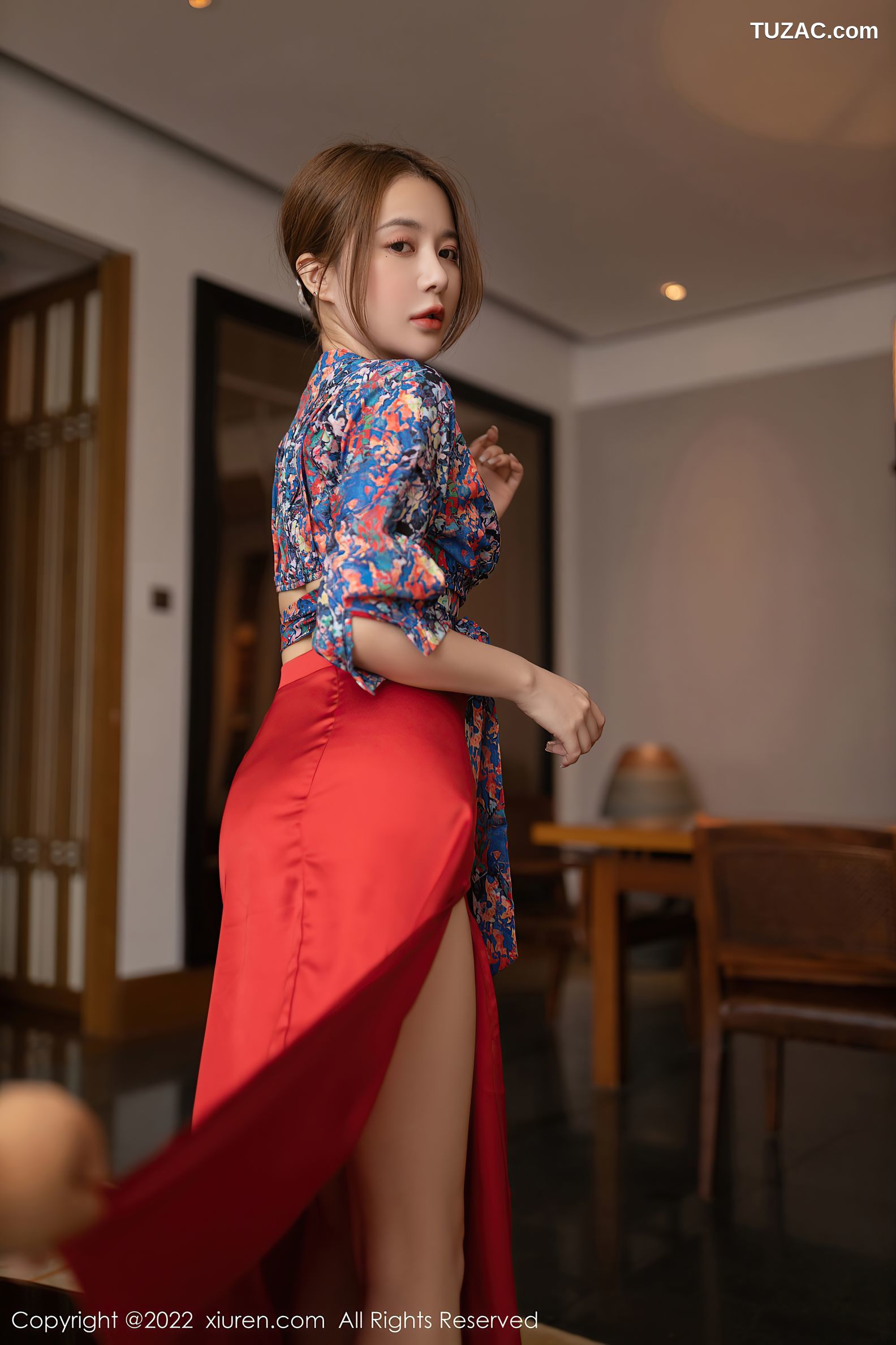 XiuRen秀人网-4674-鱼子酱Fish-三亚旅拍花纹上衣红裙子蕾丝内衣-2022.03.04