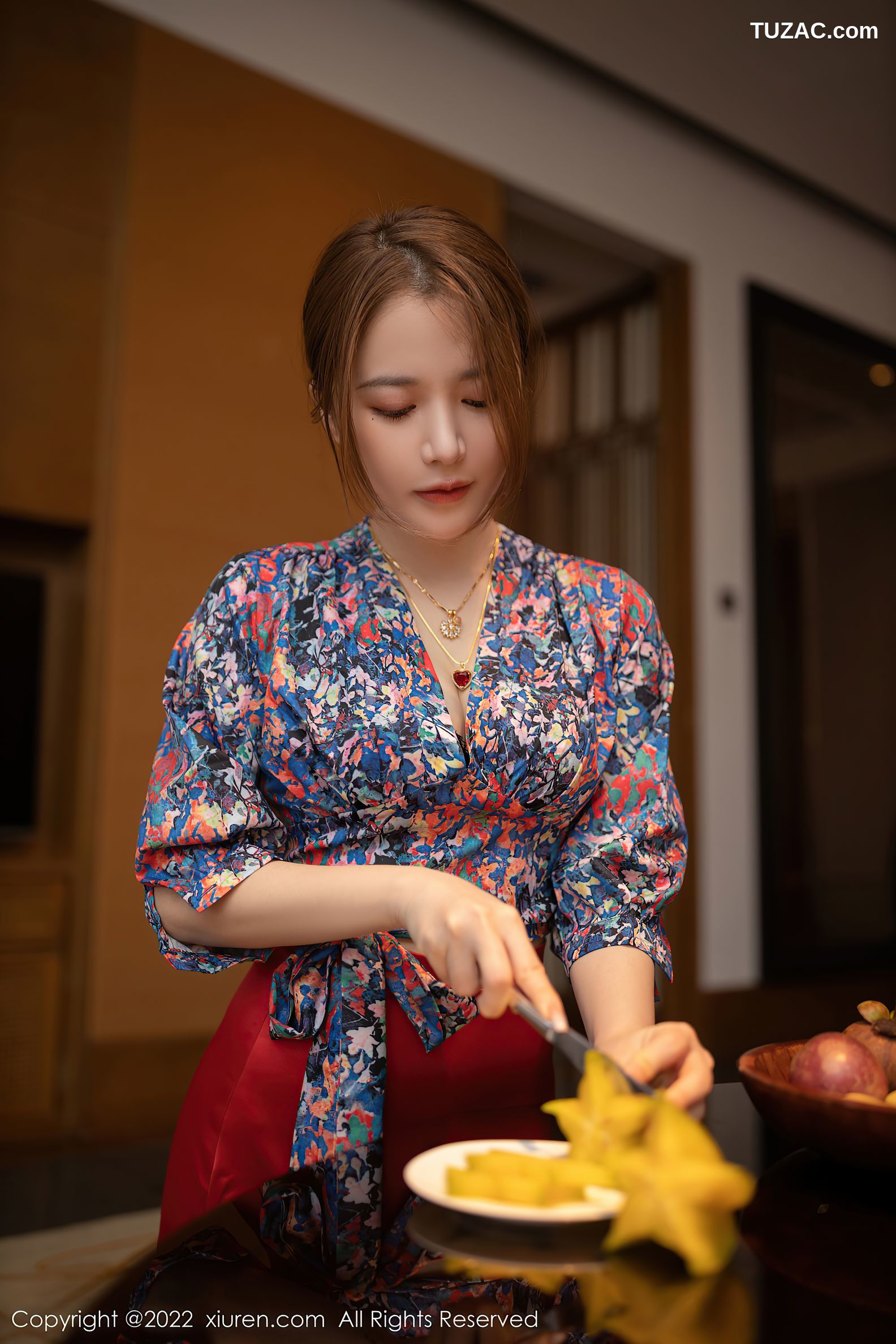 XiuRen秀人网-4674-鱼子酱Fish-三亚旅拍花纹上衣红裙子蕾丝内衣-2022.03.04