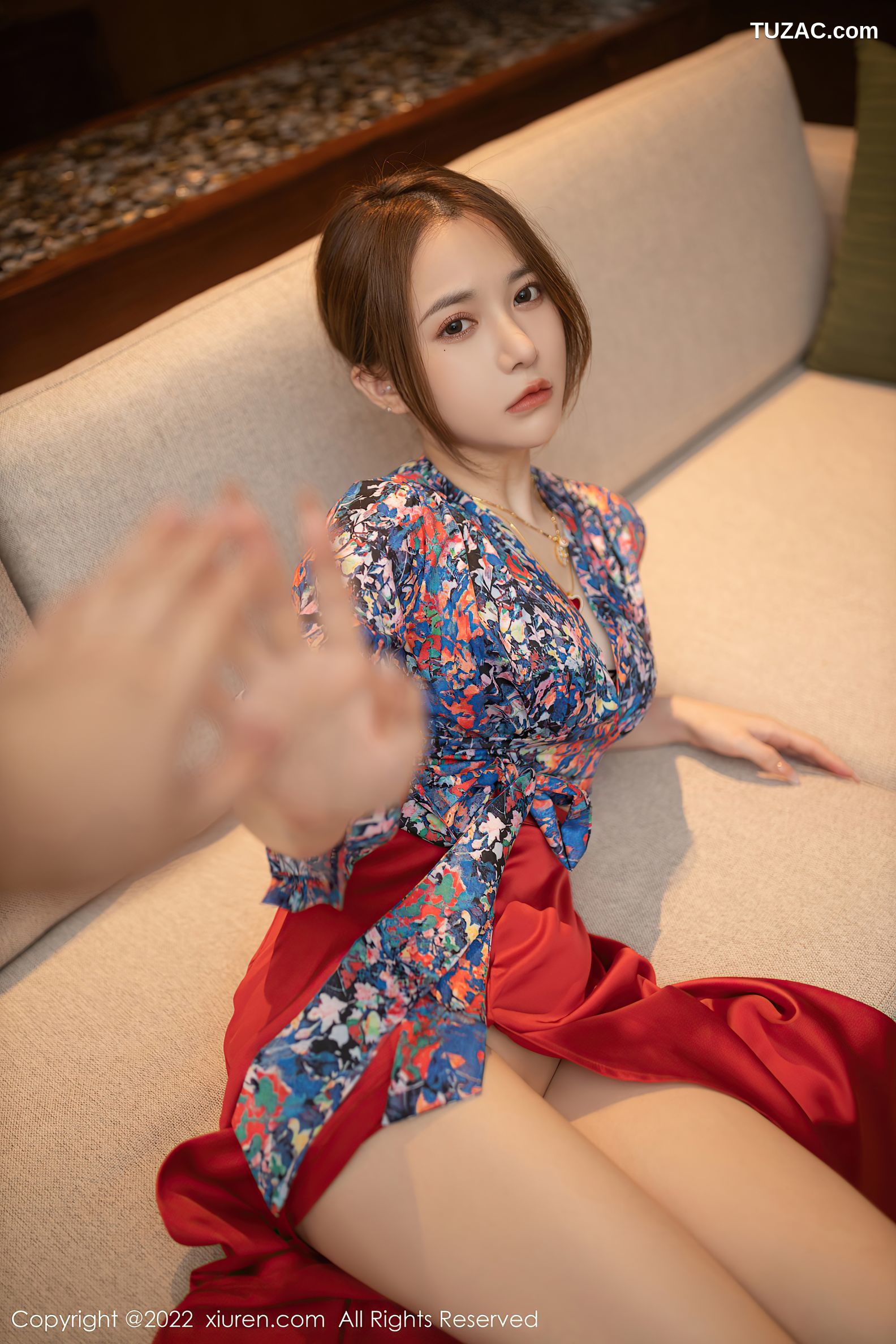 XiuRen秀人网-4674-鱼子酱Fish-三亚旅拍花纹上衣红裙子蕾丝内衣-2022.03.04