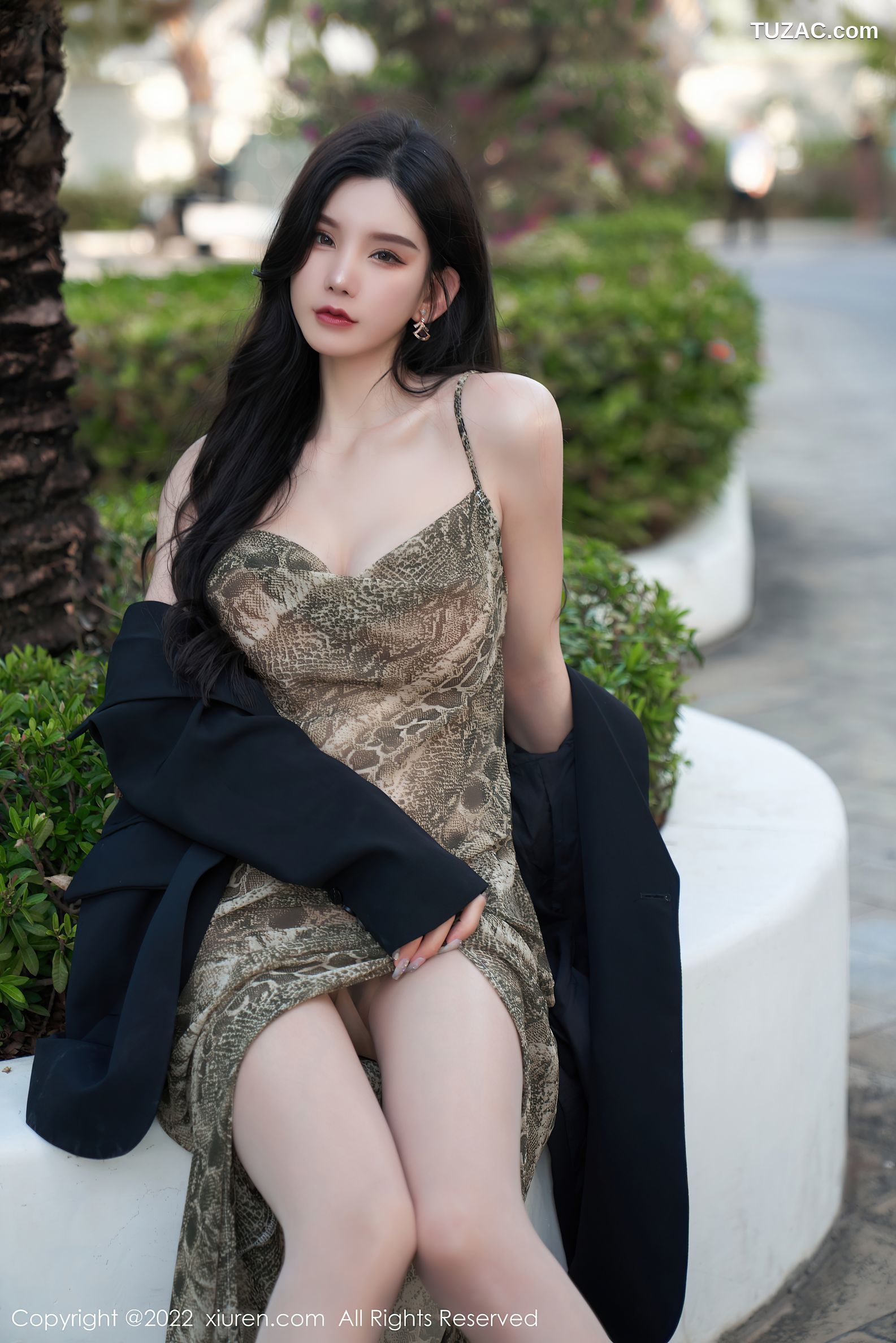XiuRen秀人网-4676-周于希Sally-三亚旅拍吊带裙肉丝裤袜-2022.03.04