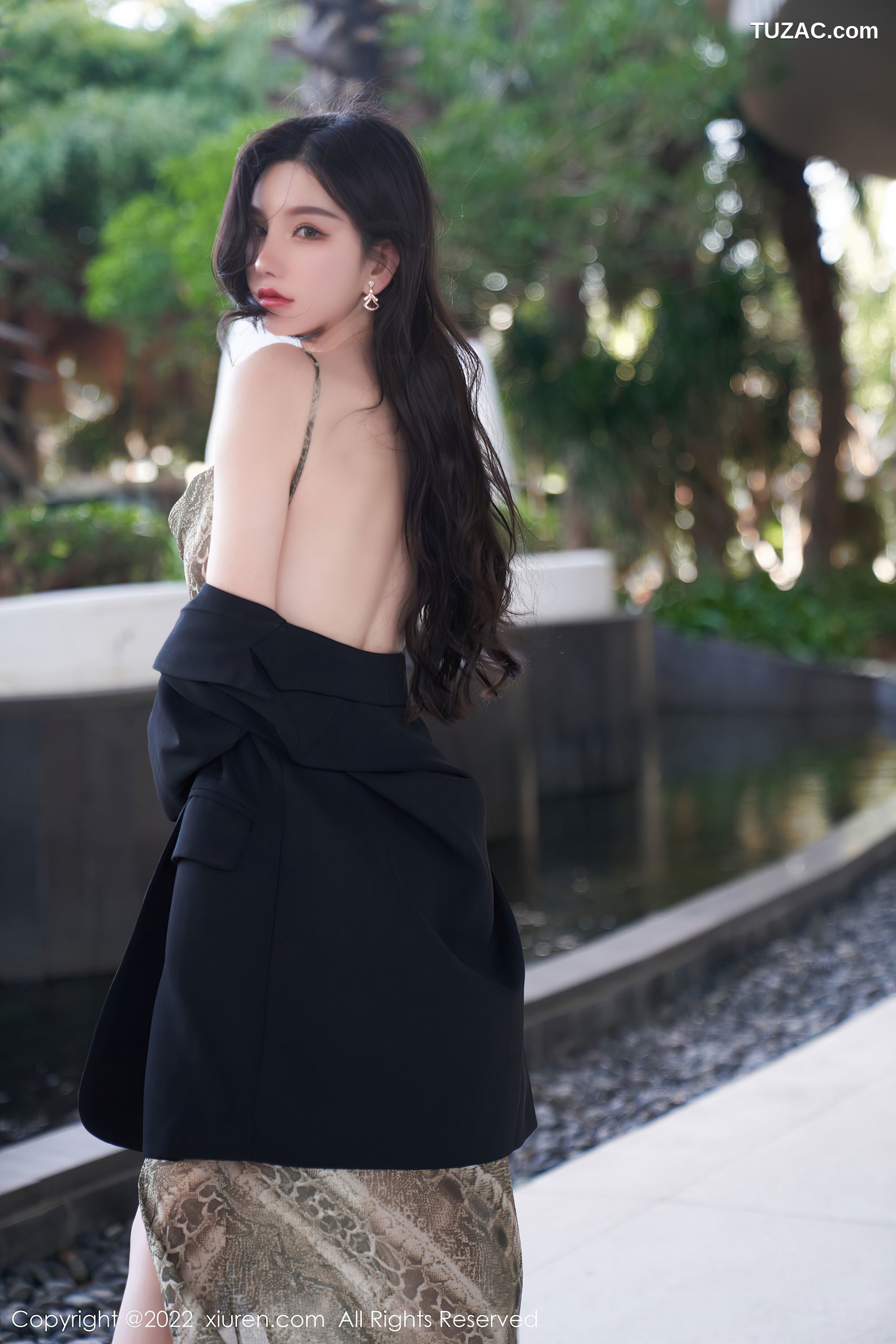 XiuRen秀人网-4676-周于希Sally-三亚旅拍吊带裙肉丝裤袜-2022.03.04