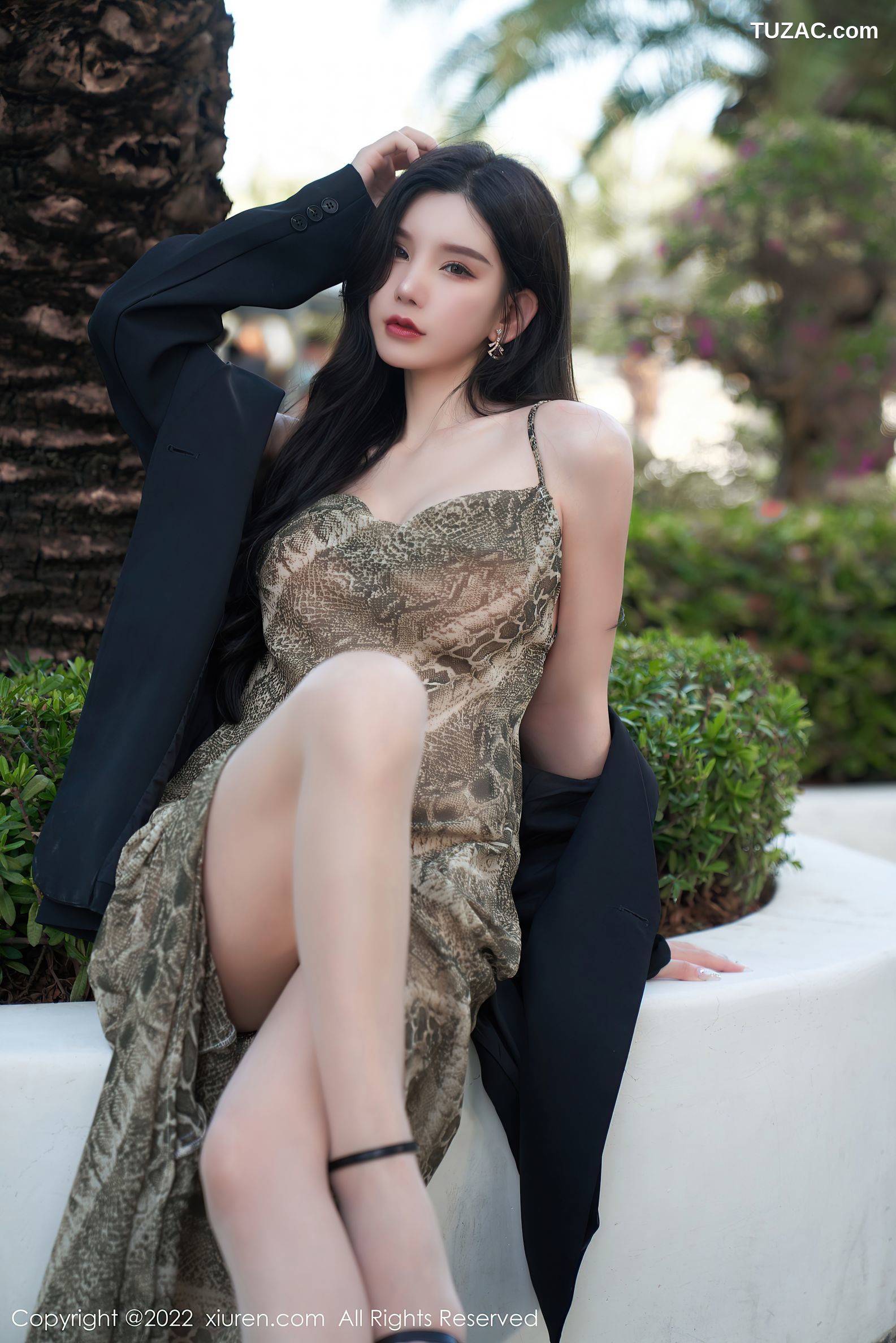 XiuRen秀人网-4676-周于希Sally-三亚旅拍吊带裙肉丝裤袜-2022.03.04