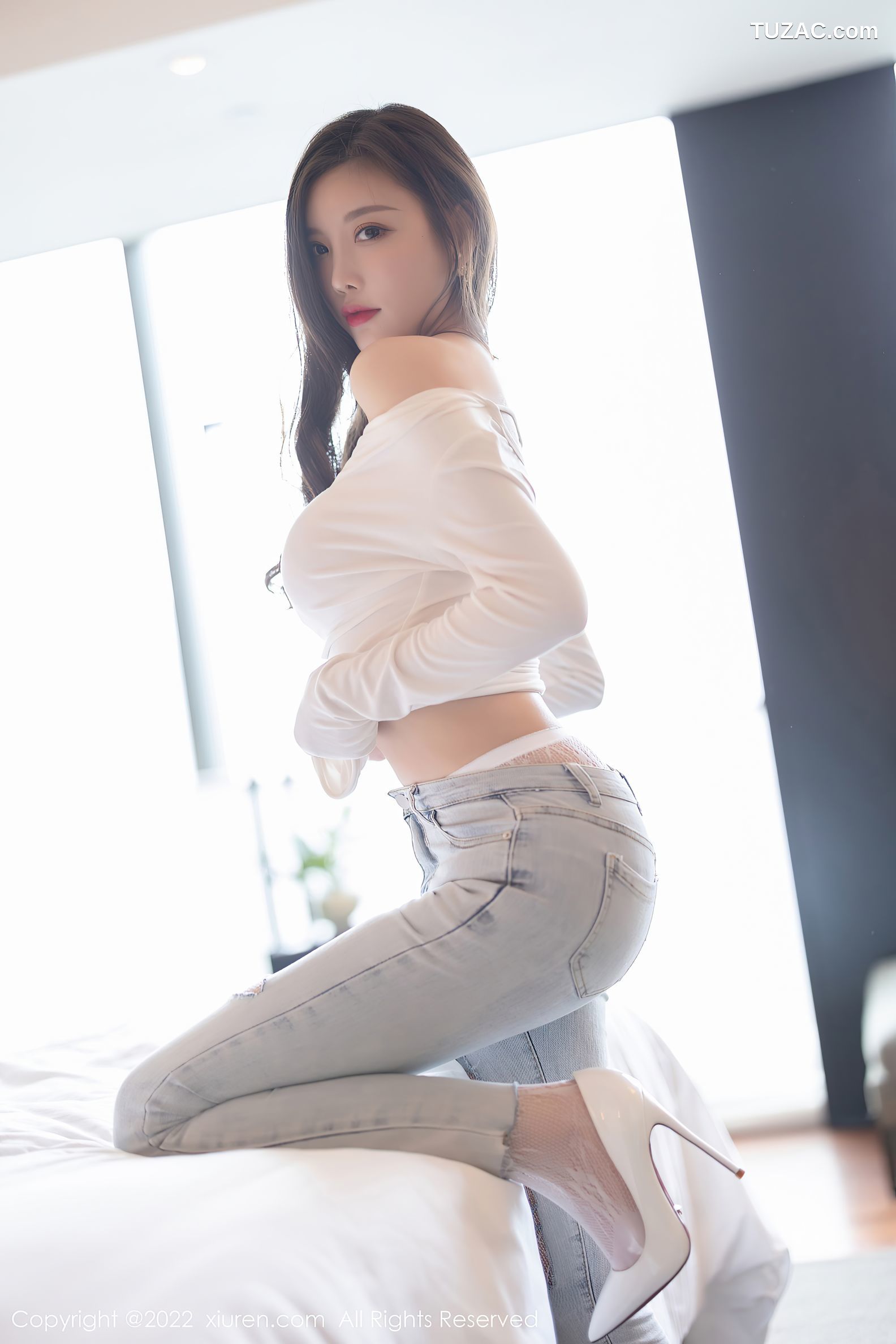 XiuRen秀人网-4682-杨晨晨Yome-白色收身衣牛仔裤蕾丝内衣-2022.03.07