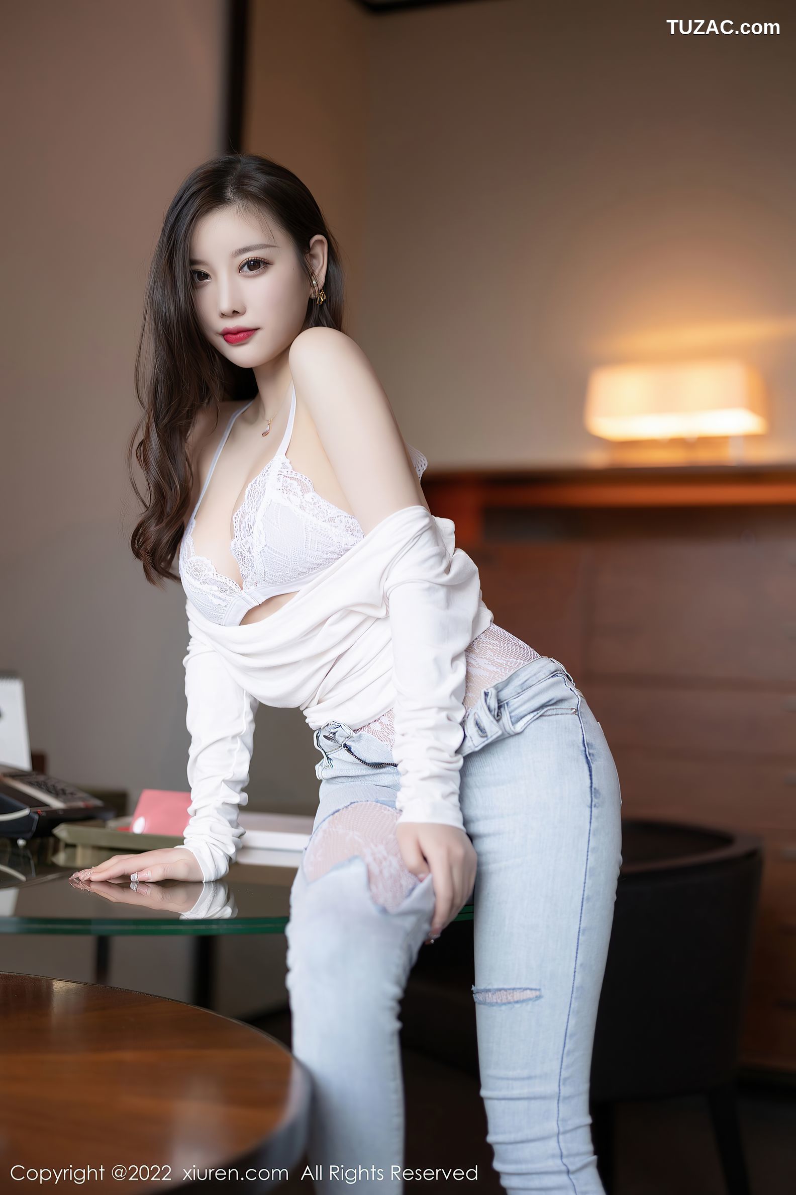 XiuRen秀人网-4682-杨晨晨Yome-白色收身衣牛仔裤蕾丝内衣-2022.03.07