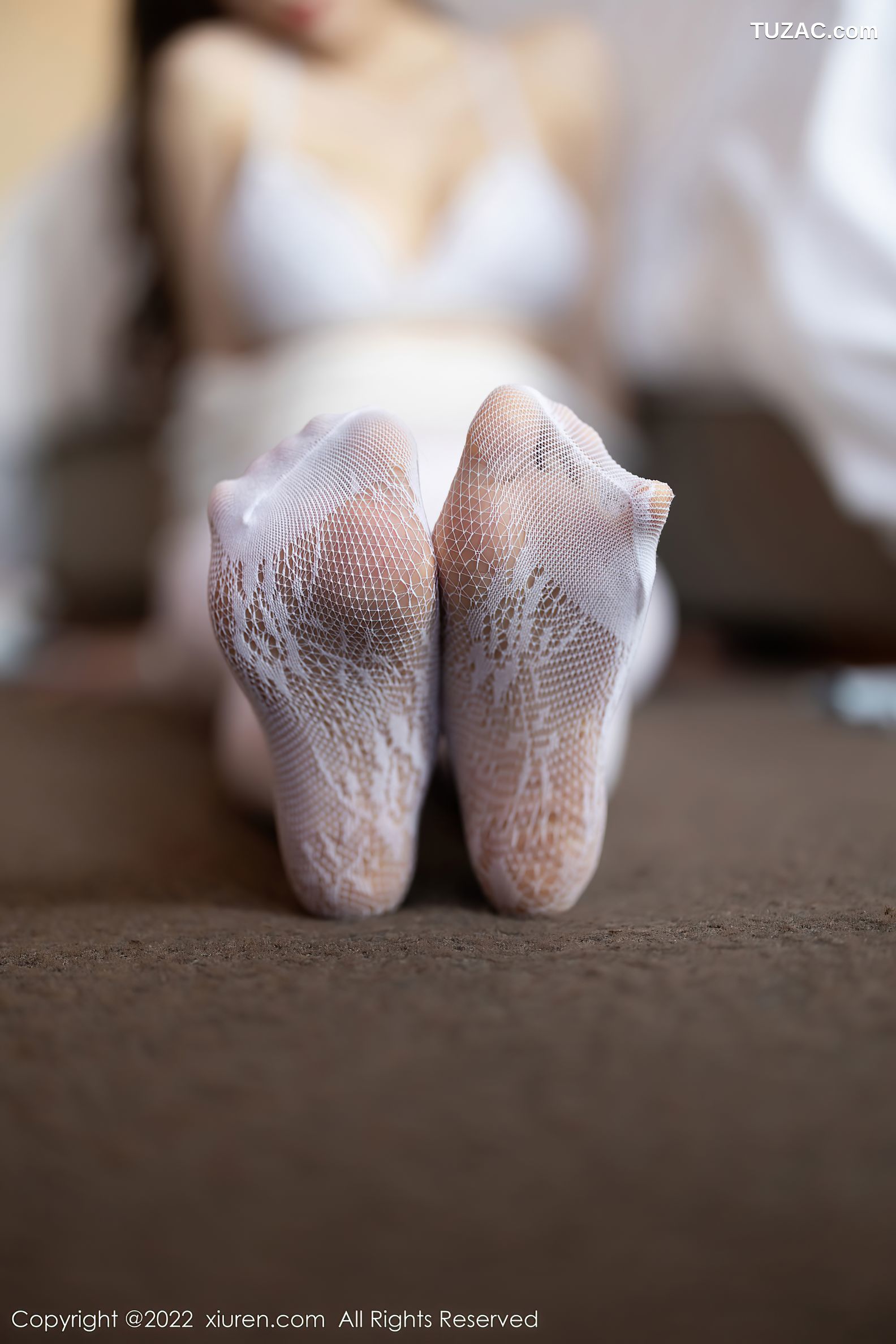 XiuRen秀人网-4682-杨晨晨Yome-白色收身衣牛仔裤蕾丝内衣-2022.03.07