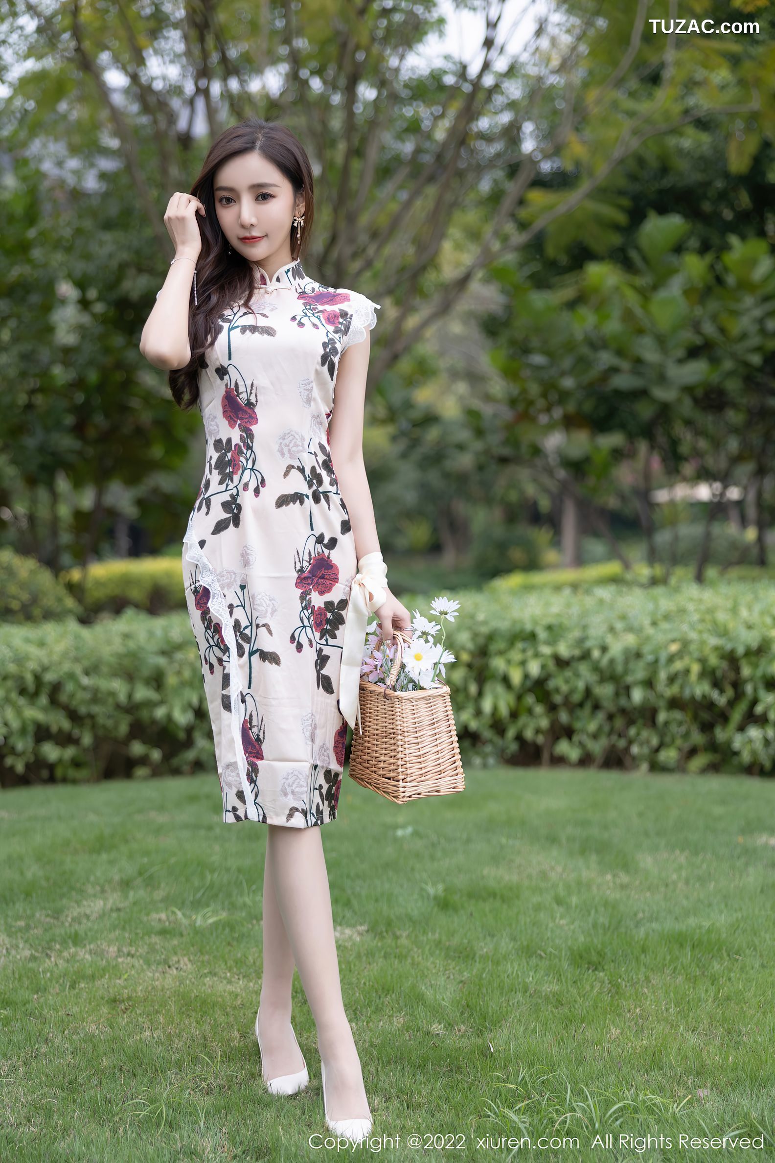 XiuRen秀人网-4688-王馨瑶Yanni-花纹旗袍紫色内衣超薄肉丝-2022.03.08