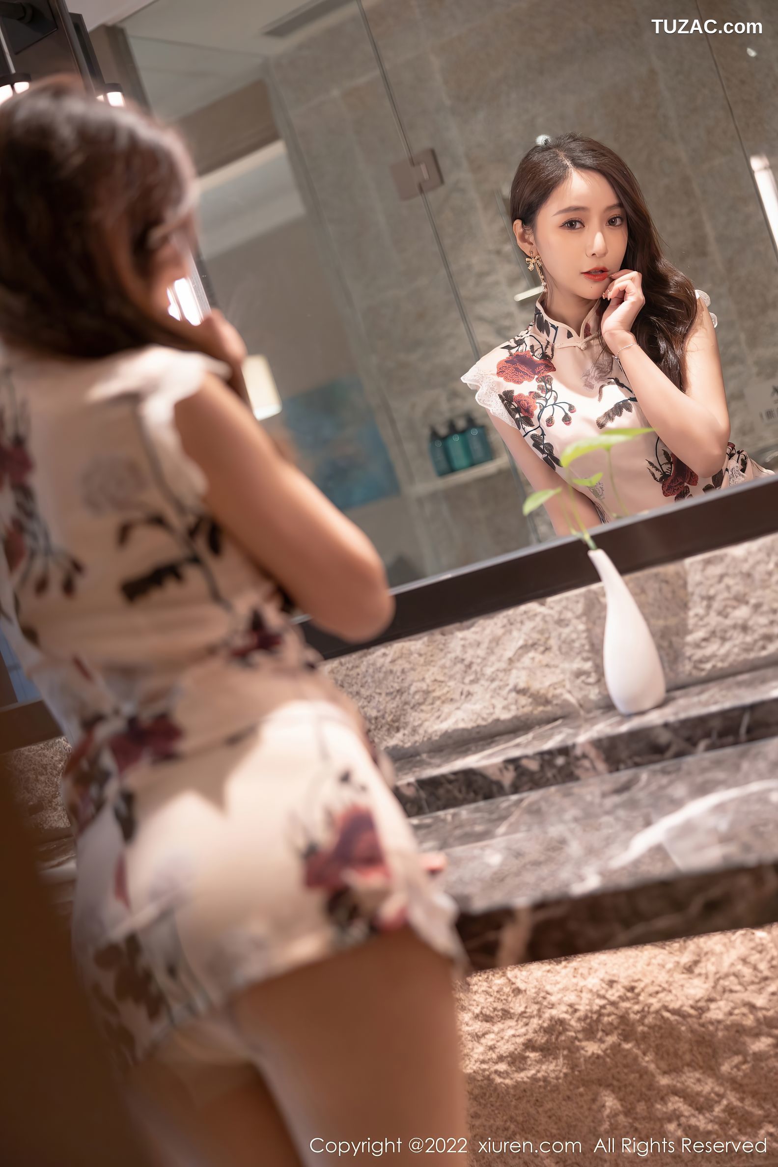 XiuRen秀人网-4688-王馨瑶Yanni-花纹旗袍紫色内衣超薄肉丝-2022.03.08