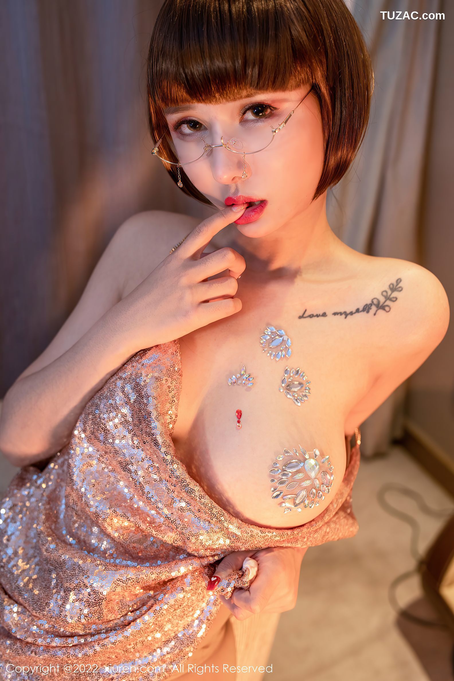 XiuRen秀人网-4696-夏沫沫Tifa-闪亮低胸吊带裙闪亮黑丝-2022.03.10