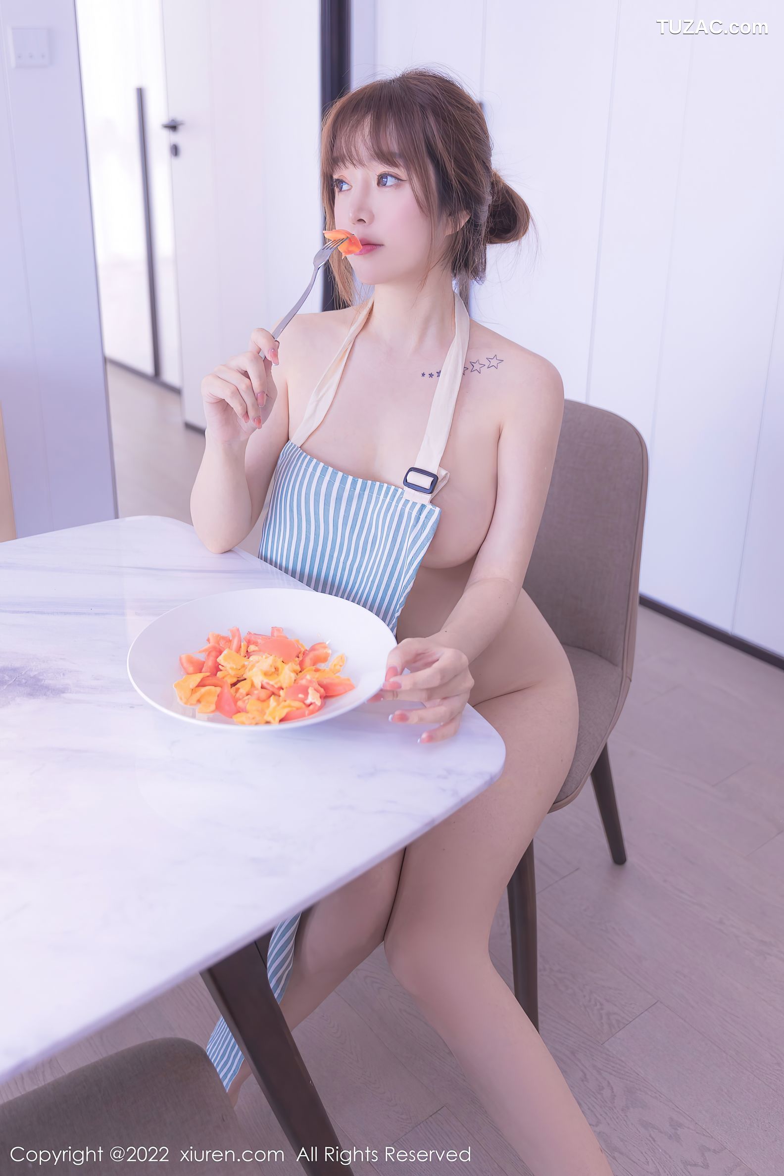 XiuRen秀人网-4706-王雨纯-居家美厨娘真空吊带围裙-2022.03.11