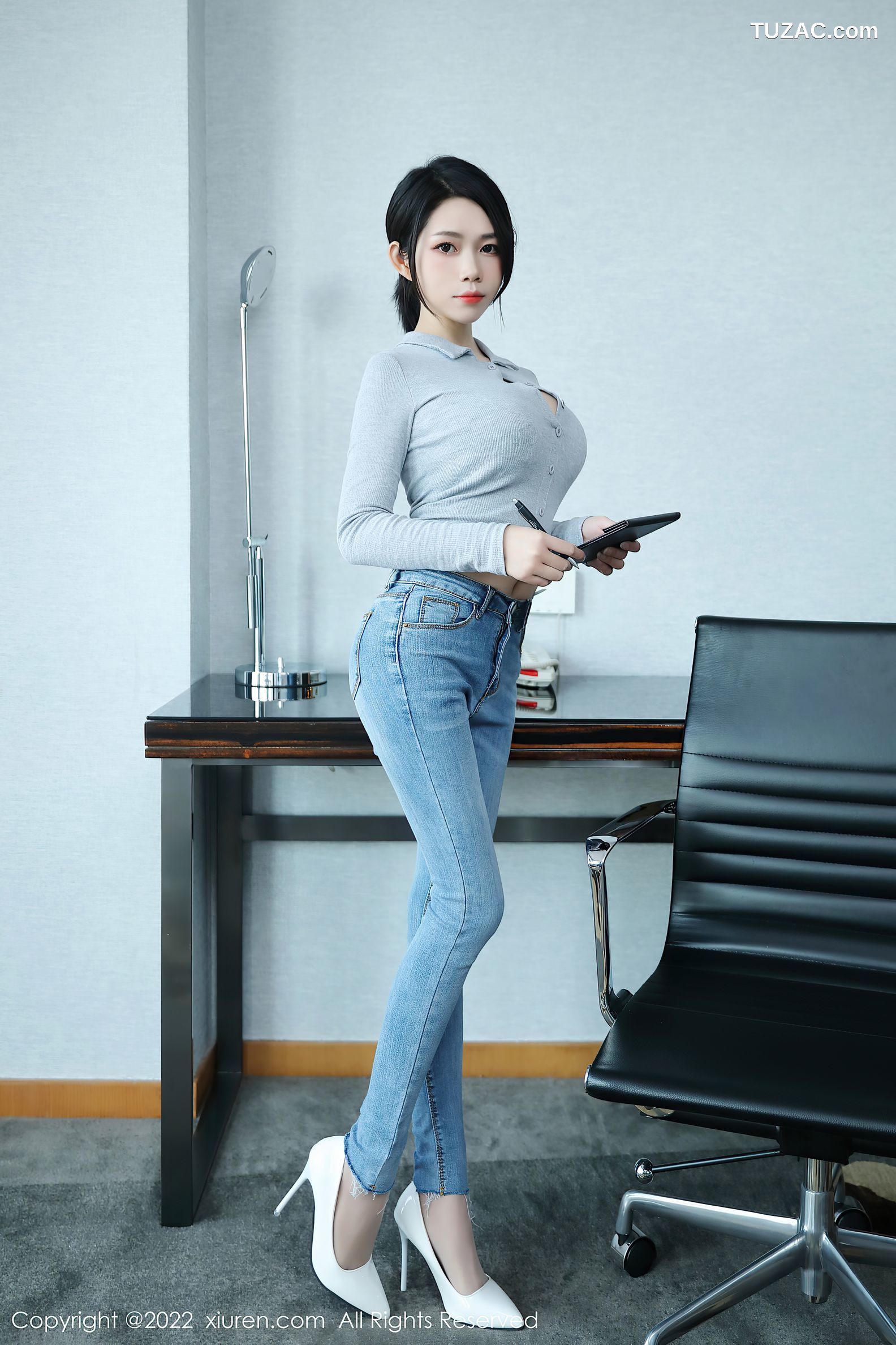 XiuRen秀人网-4711-娜娜子呀-性感白色蕾丝内衣肉丝裤袜-2022.03.14