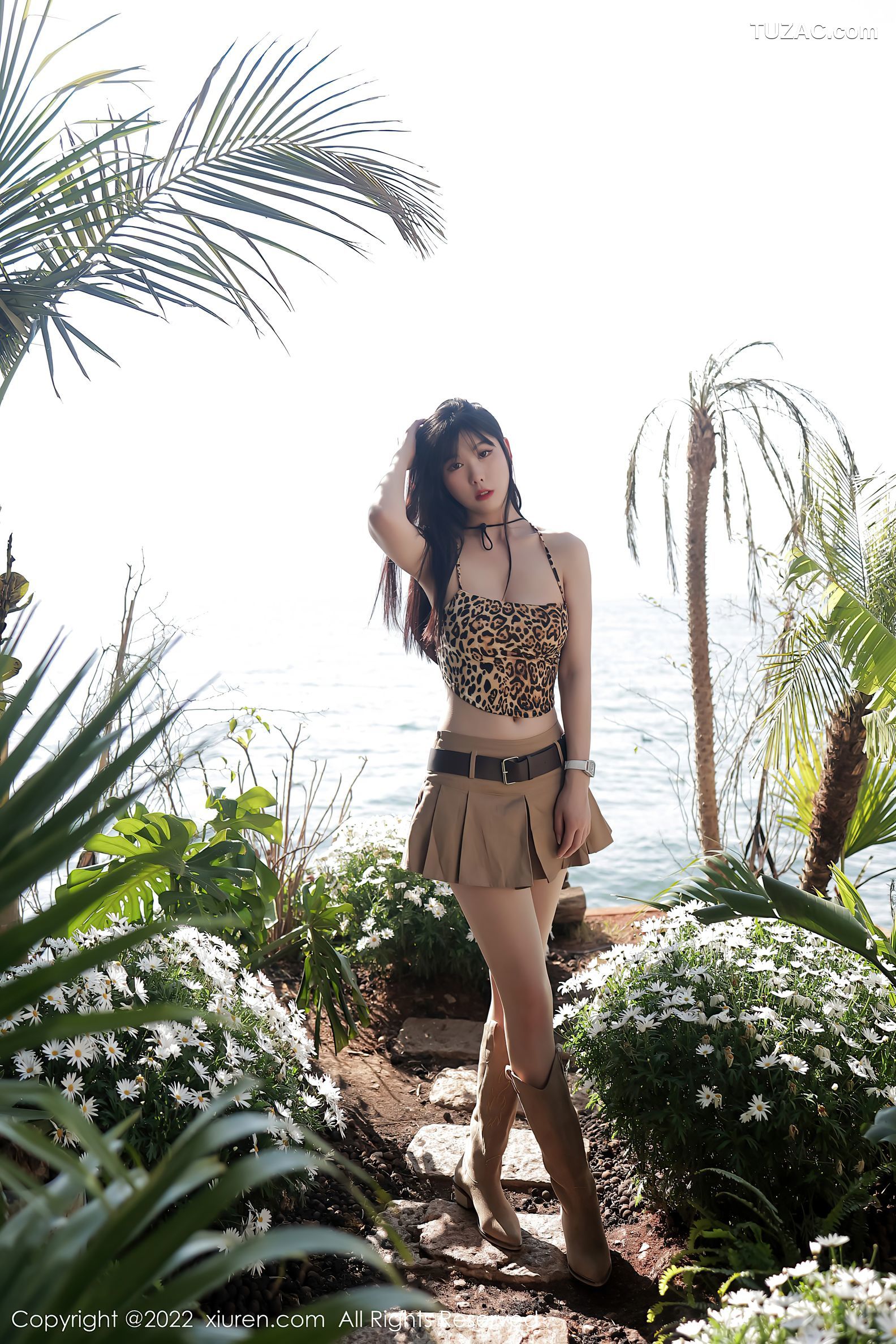 XiuRen秀人网-4715-李雅柔182CM-大理旅拍户外豹纹吊带衣短裙迷人-2022.03.15