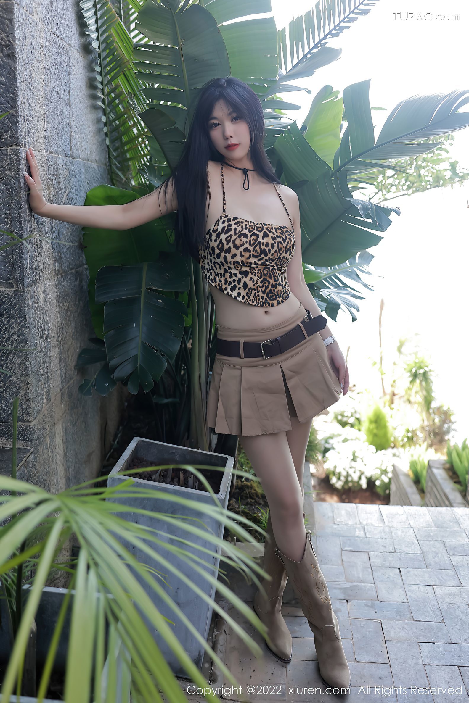XiuRen秀人网-4715-李雅柔182CM-大理旅拍户外豹纹吊带衣短裙迷人-2022.03.15