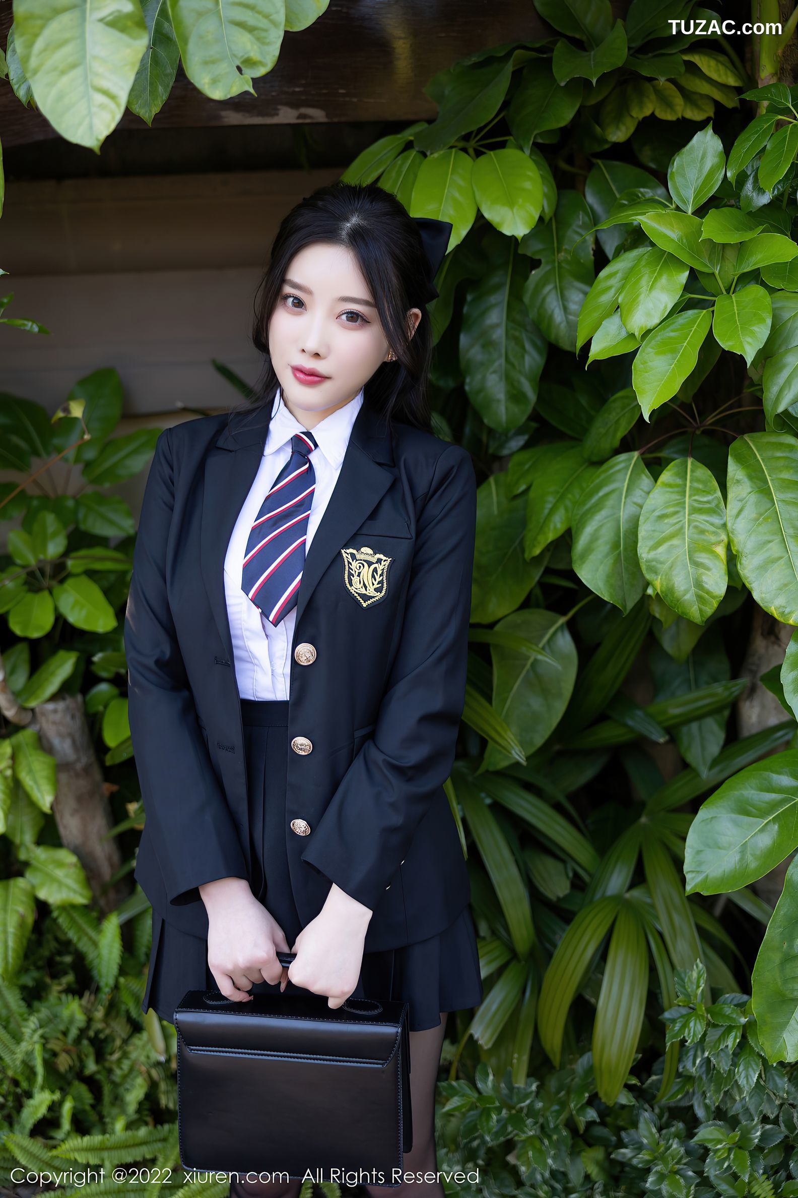 XiuRen秀人网-4721-杨晨晨Yome-学妹制服性感内衣黑丝裤袜-2022.03.15