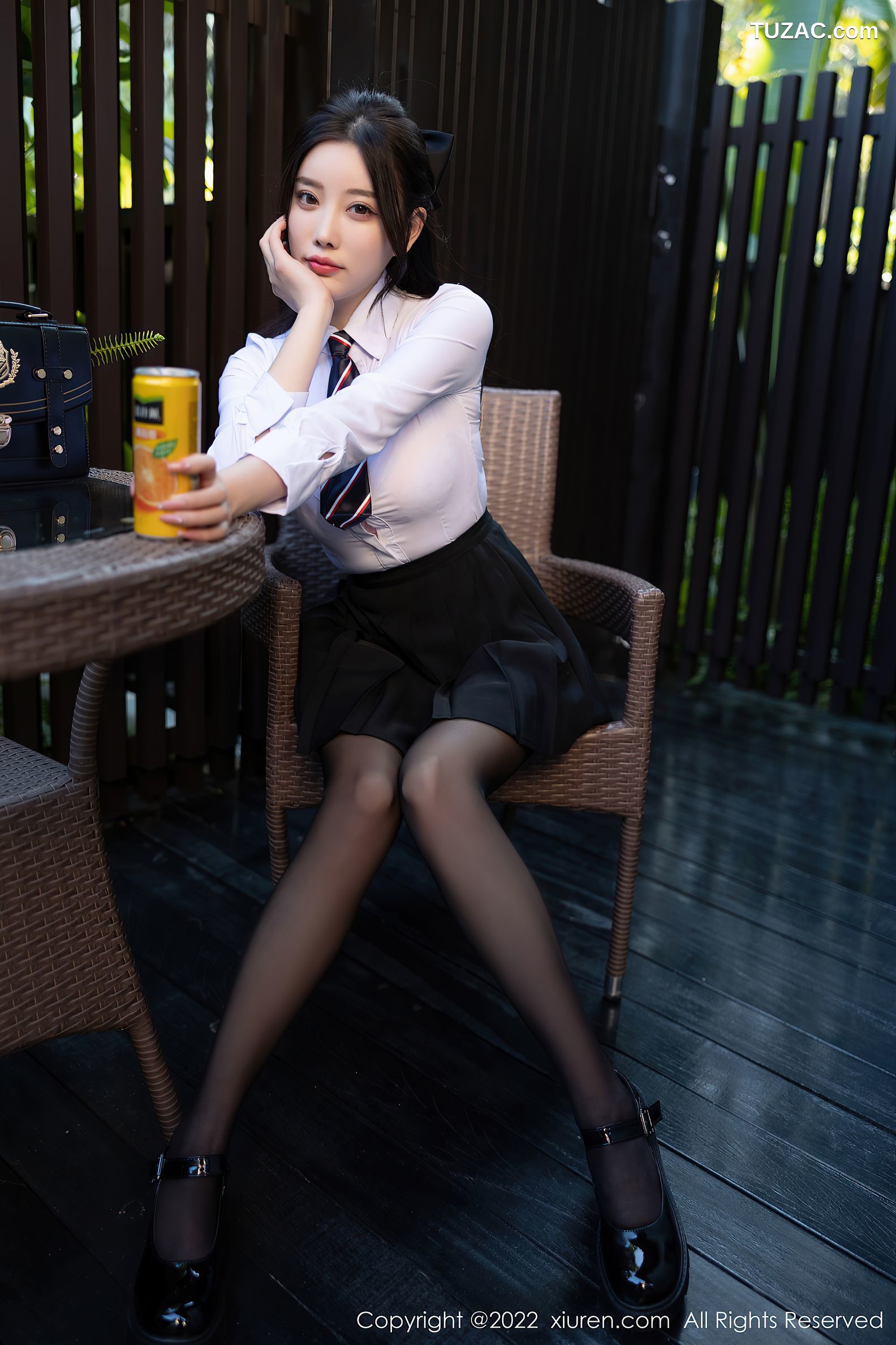 XiuRen秀人网-4721-杨晨晨Yome-学妹制服性感内衣黑丝裤袜-2022.03.15