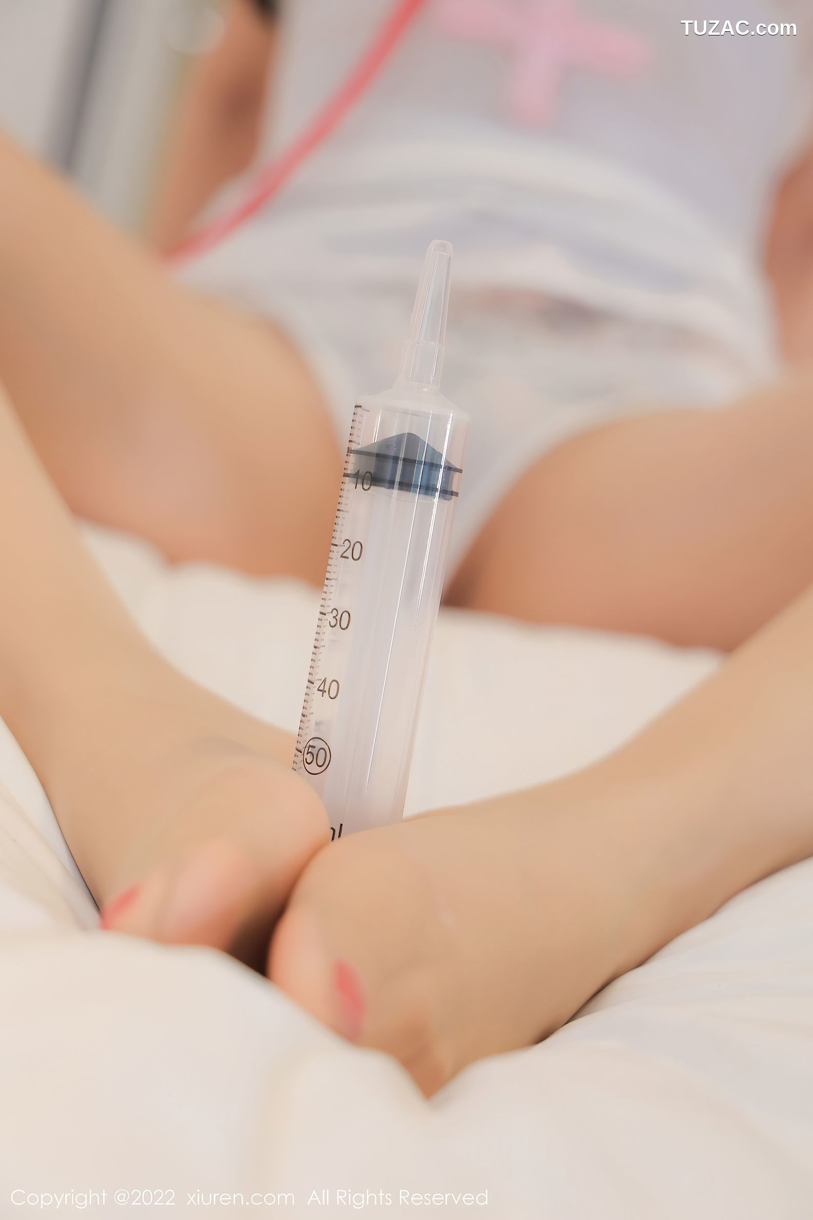 XiuRen秀人网-4744-田冰冰-护士小姐装扮白色轻透服饰豪乳遮点-2022.03.21