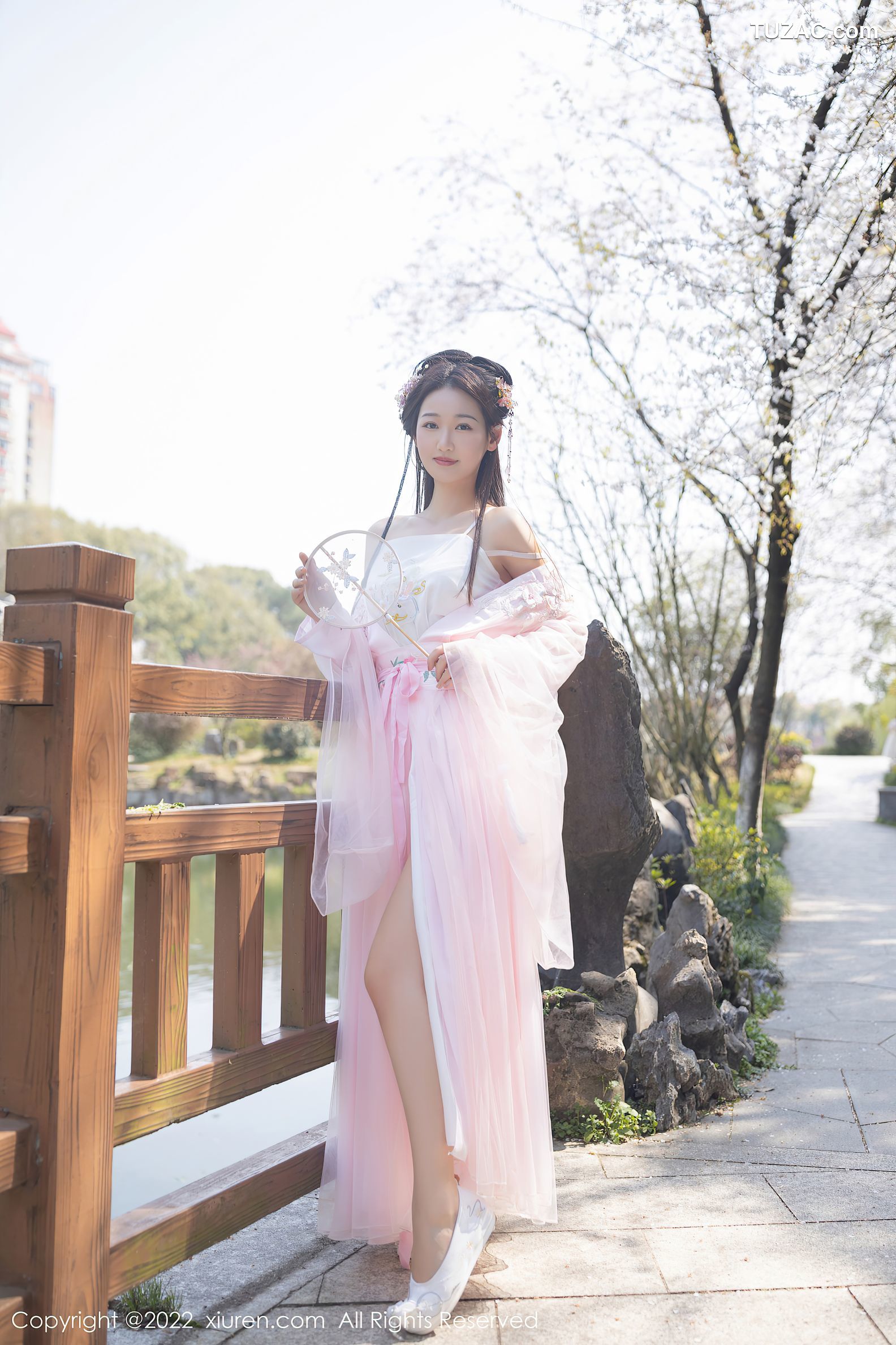 XiuRen秀人网-4749-唐安琪-珠三角旅拍古装拍摄粉色性感肚兜-2022.03.21