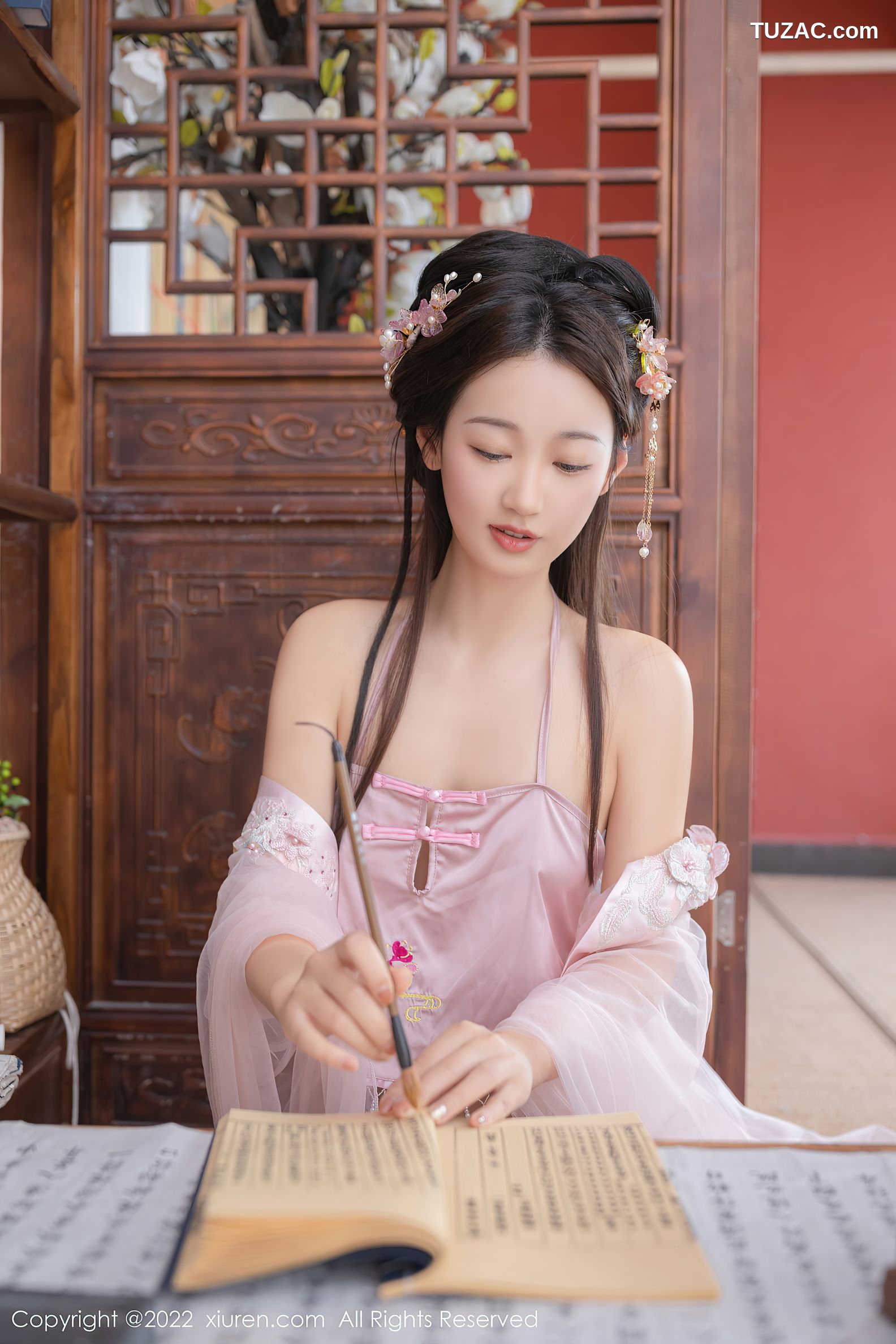 XiuRen秀人网-4749-唐安琪-珠三角旅拍古装拍摄粉色性感肚兜-2022.03.21
