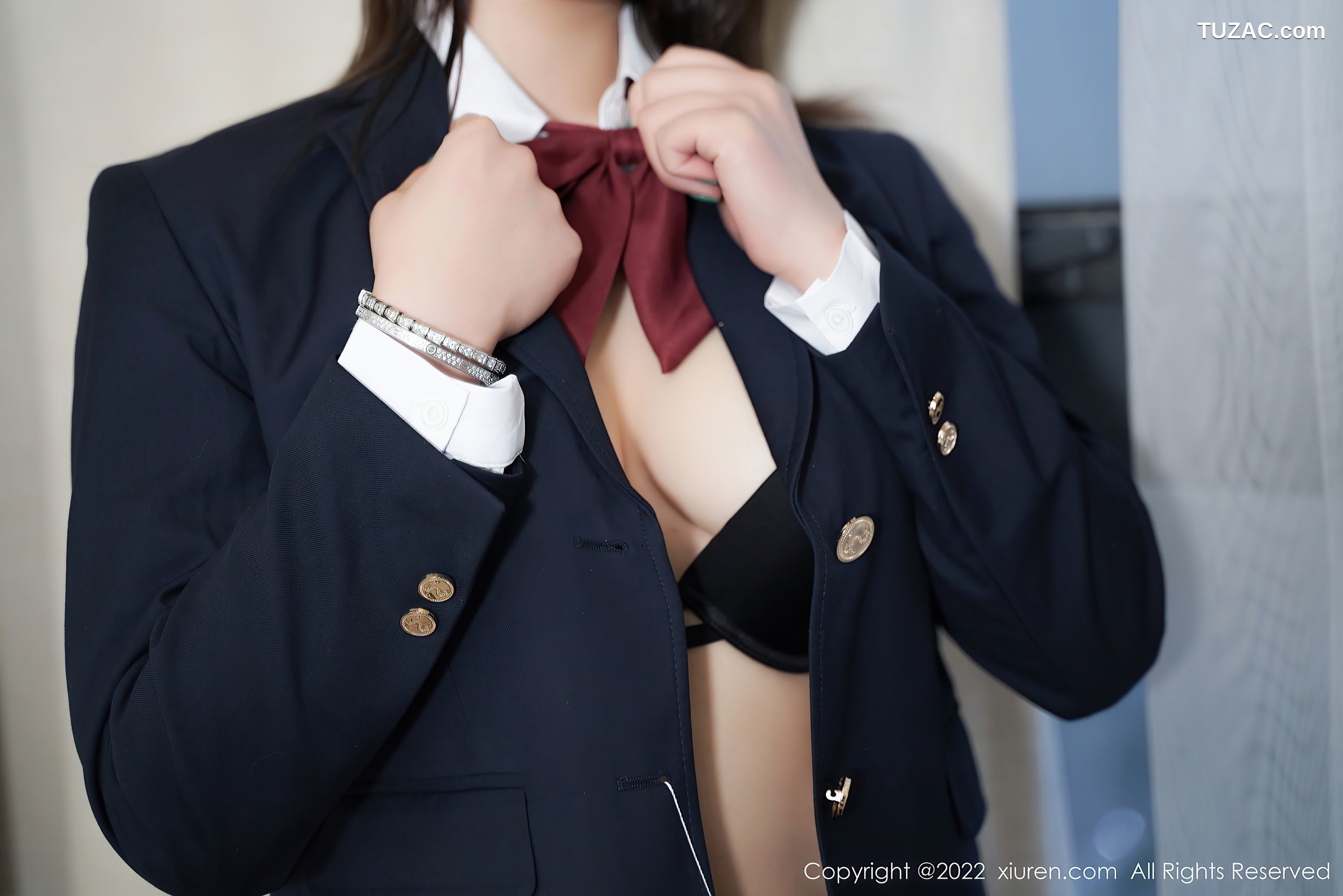 XiuRen秀人网-4751-Fairy如歌-性感深色学妹装扮格子短裙-2022.03.22