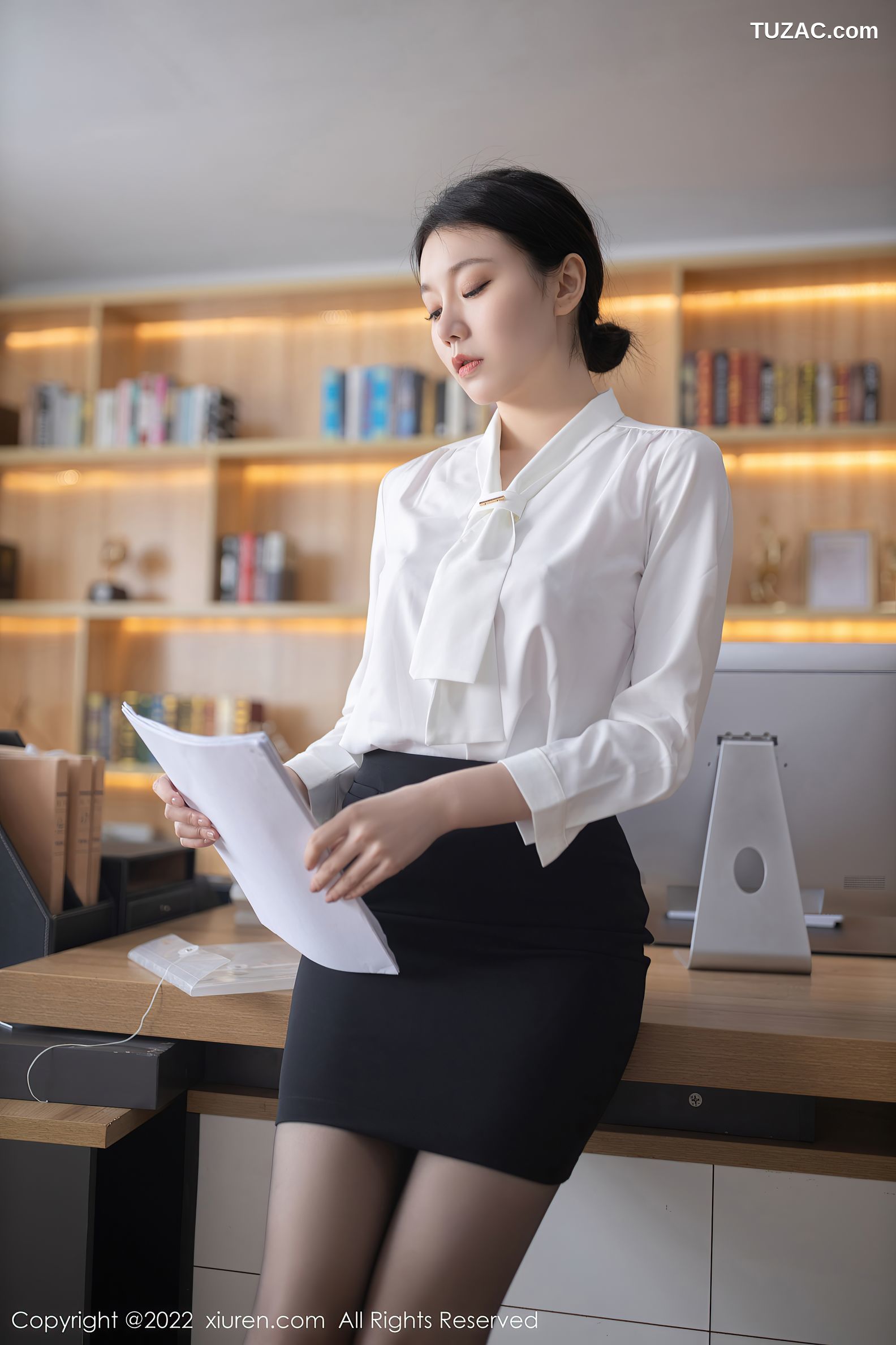 XiuRen秀人网-4755-安然Maleah-珠三角旅拍白衬衣黑短裙超薄黑丝-2022.03.22