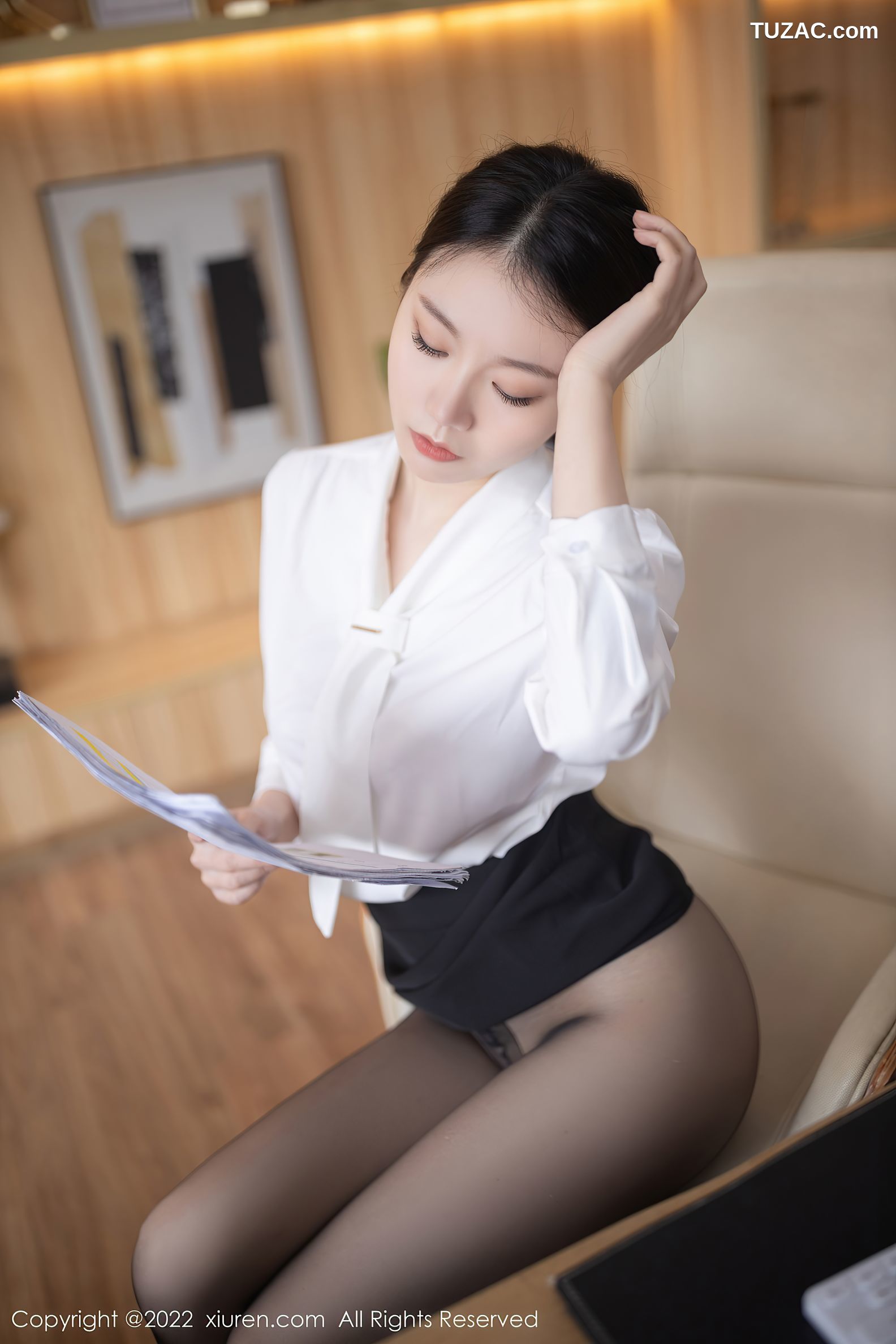 XiuRen秀人网-4755-安然Maleah-珠三角旅拍白衬衣黑短裙超薄黑丝-2022.03.22