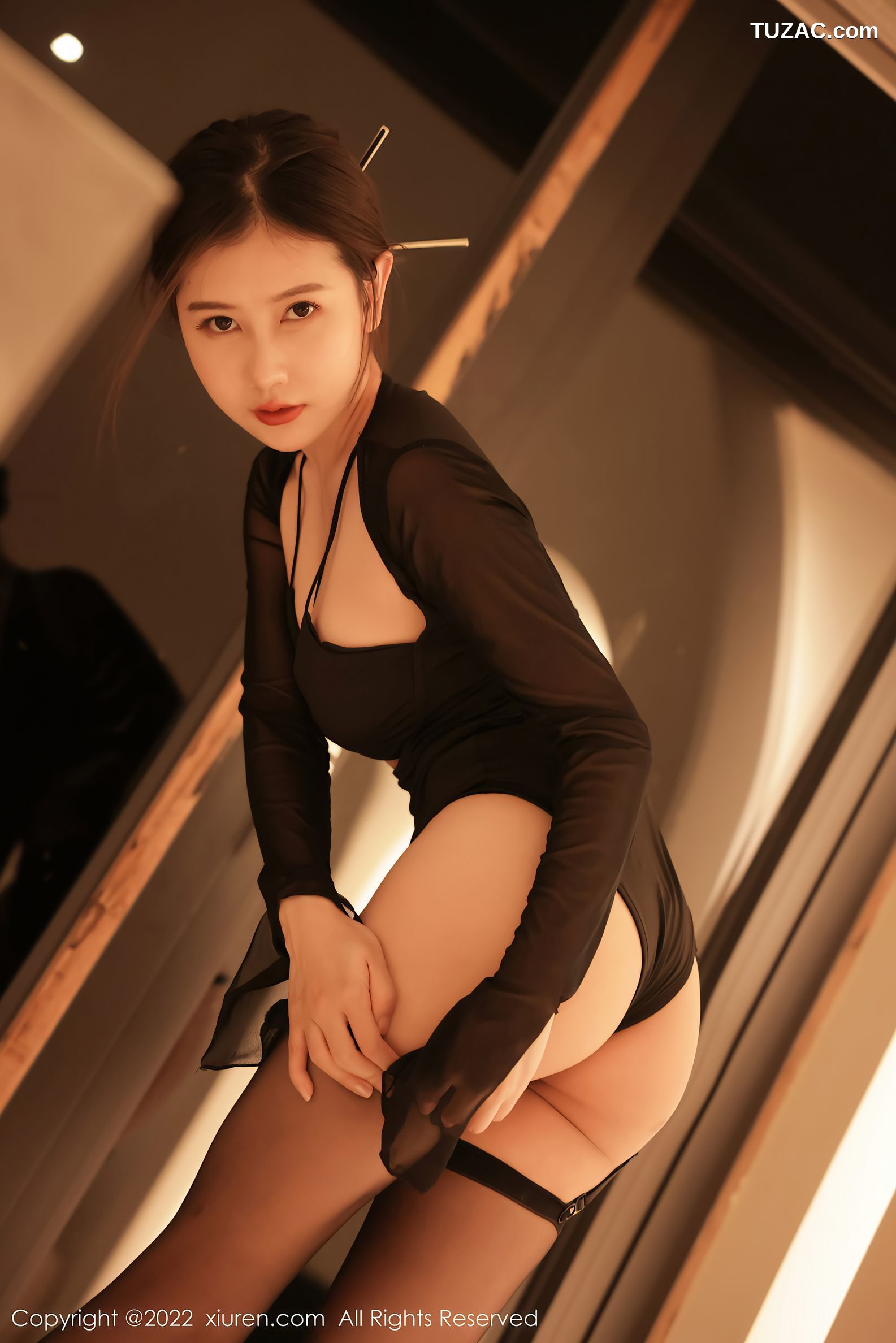 XiuRen秀人网-4768-尹甜甜-大理旅拍性感黑色服饰黑丝吊带袜-2022.03.24