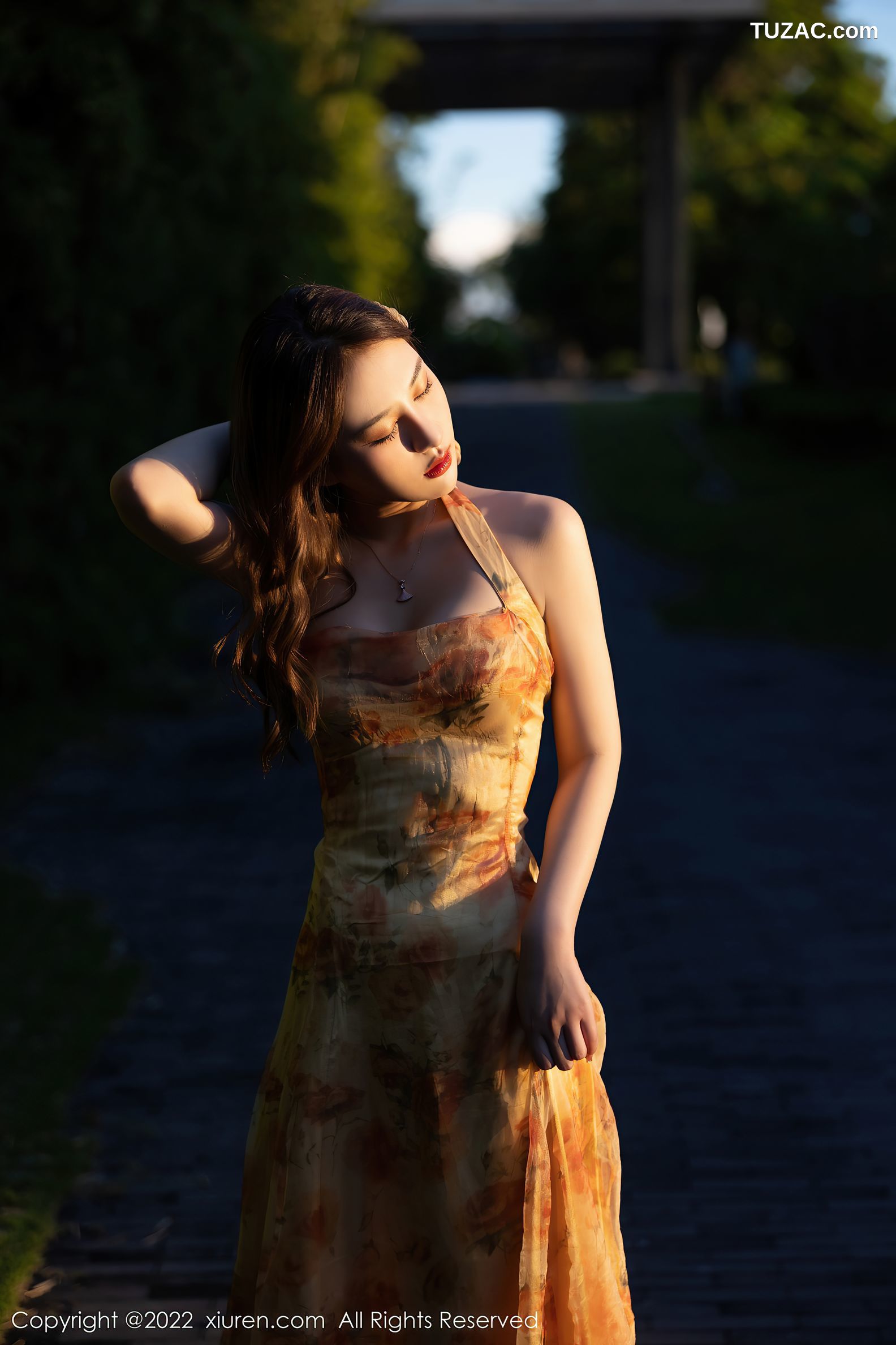 XiuRen秀人网-4782-张欣欣-深圳旅拍户外花长裙室内轻透连体衣-2022.03.28