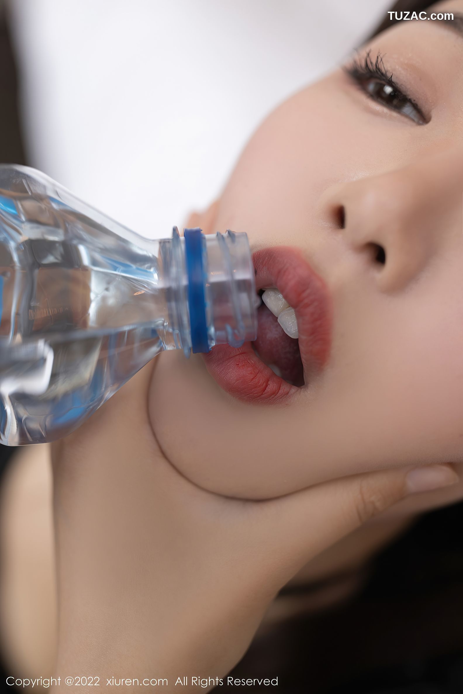 XiuRen秀人网-4785-唐安琪-珠三角旅拍黑皮质套装黑丝-2022.03.28