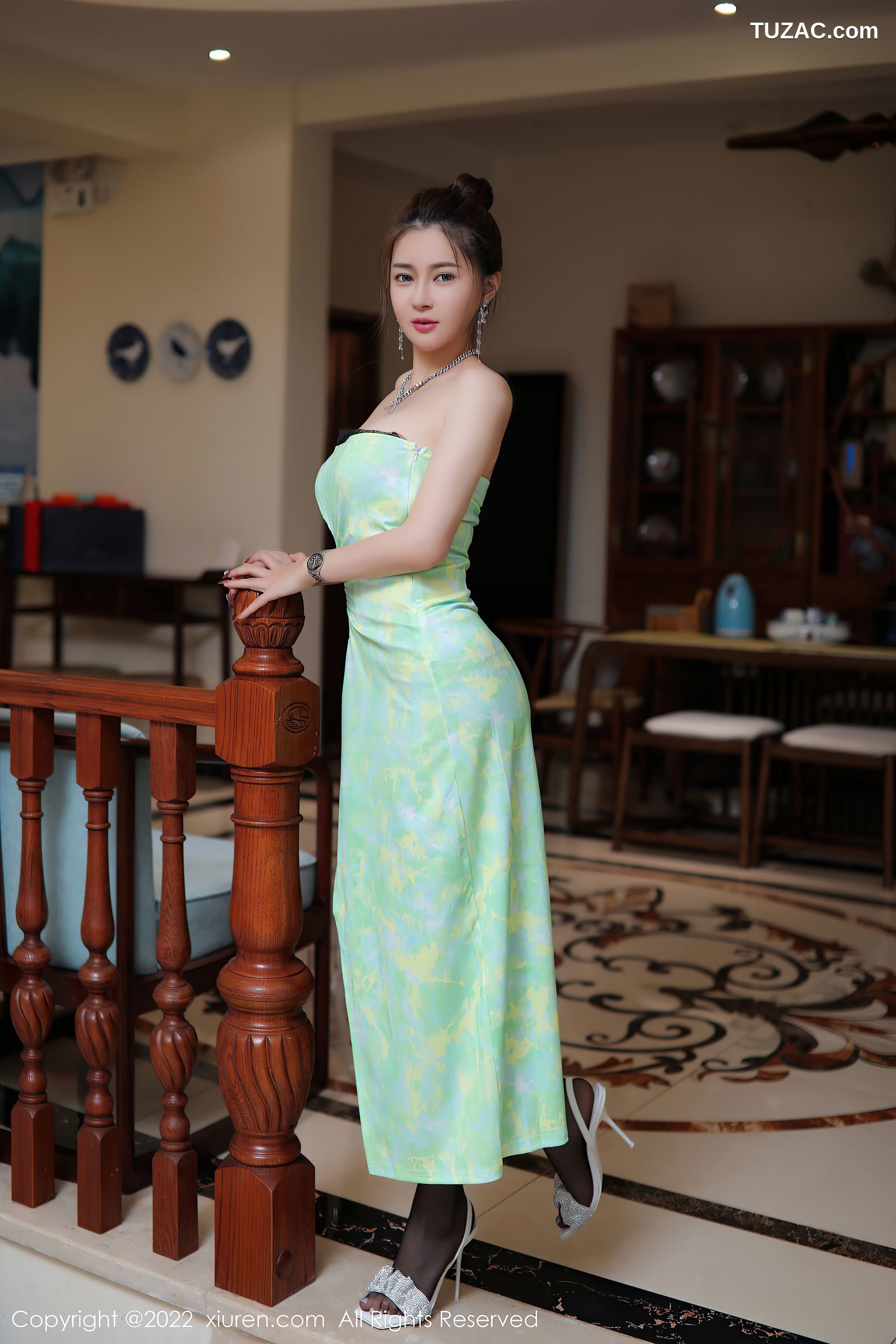 XiuRen秀人网-4786-凯竹姐姐-绿色长裙黑丝裤袜-性感白T恤格子裙-2022.03.29