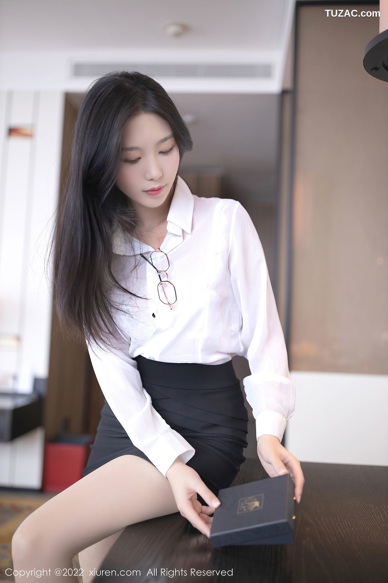 XiuRen秀人网-4796-利世-白衬衣黑短裙蕾丝内衣肉丝-2022.03.30